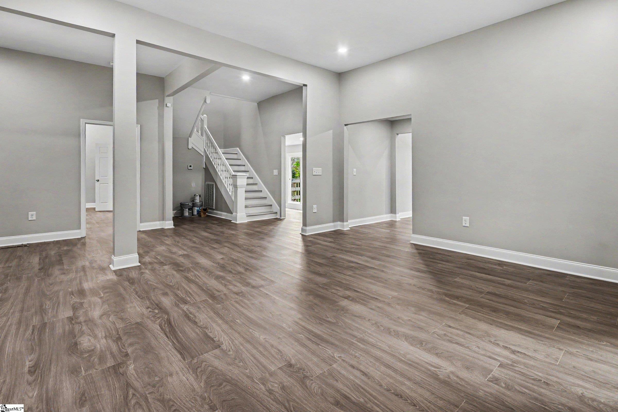 303 E Park Avenue Property Photo 8