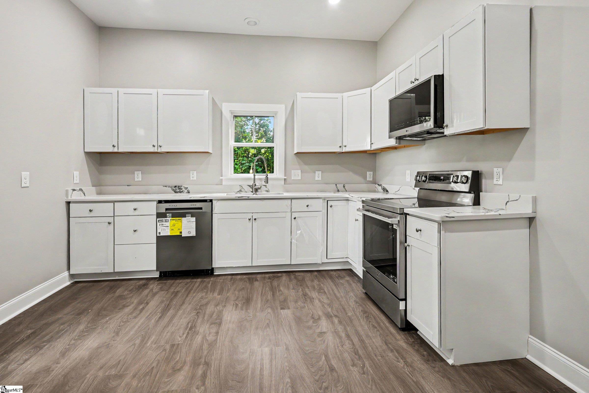 303 E Park Avenue Property Photo 9