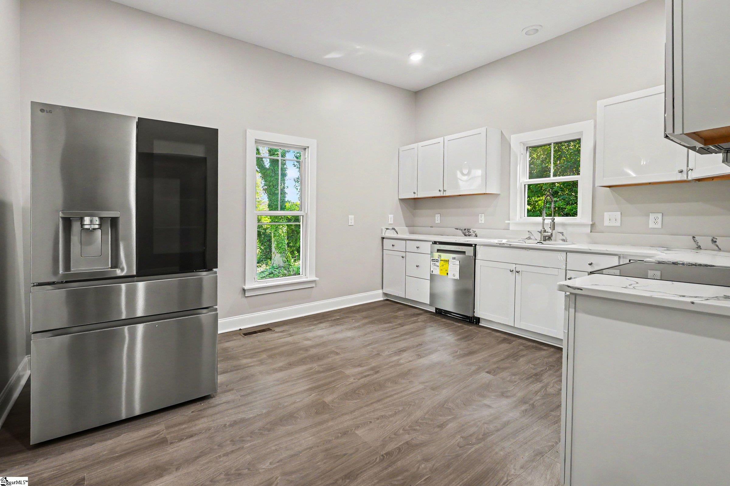 303 E Park Avenue Property Photo 10