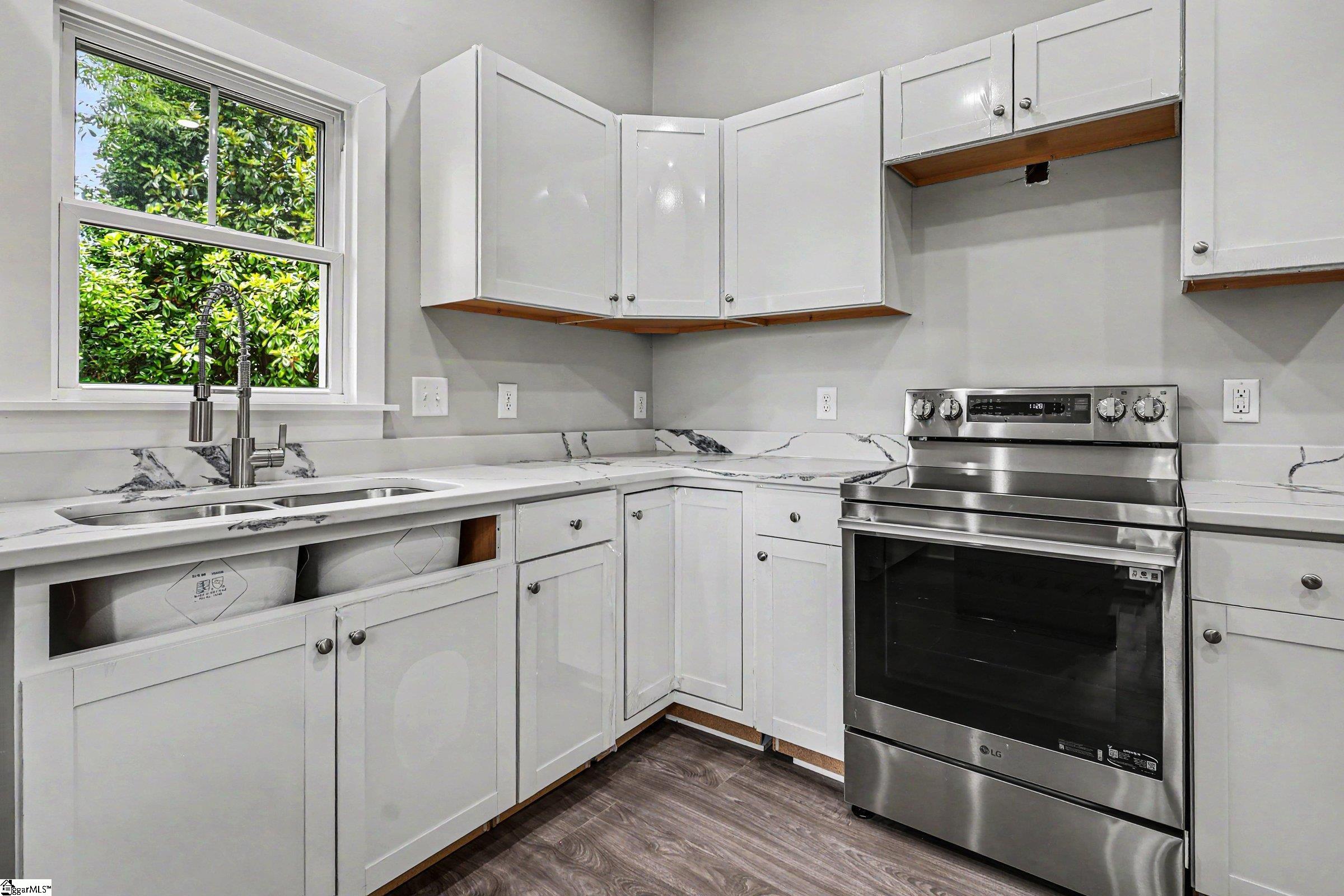 303 E Park Avenue Property Photo 13