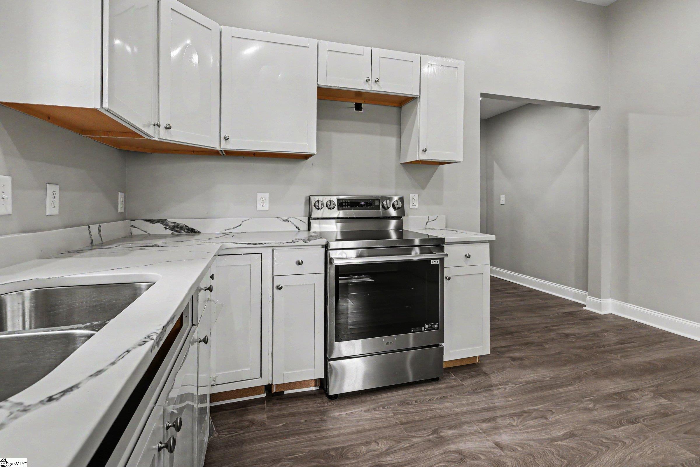 303 E Park Avenue Property Photo 14