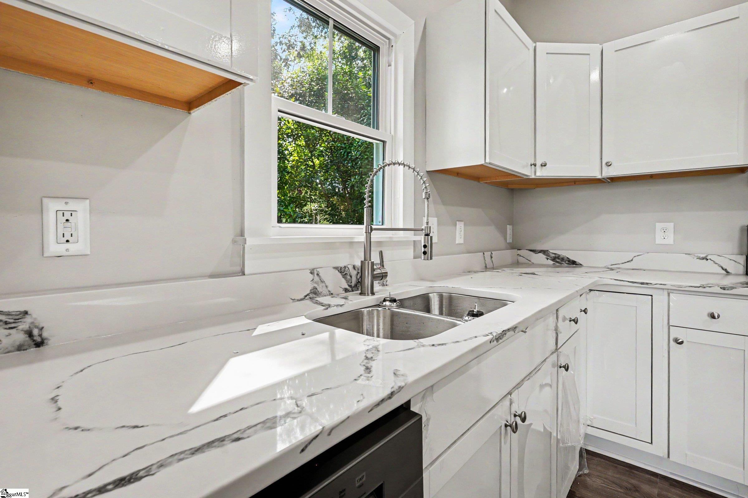 303 E Park Avenue Property Photo 15