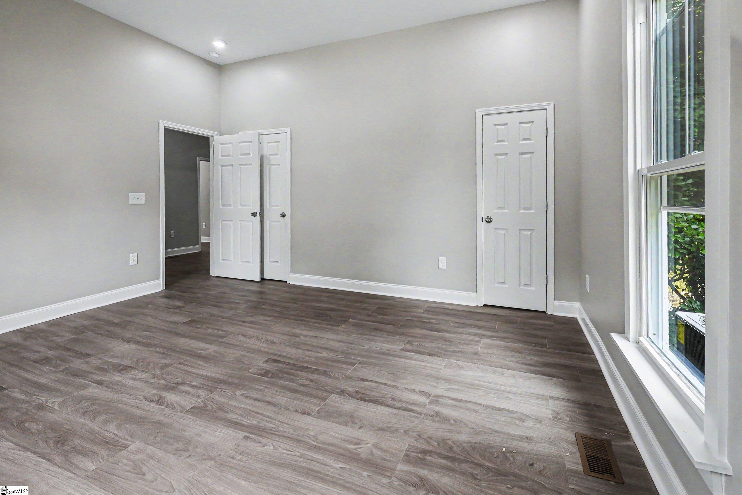 303 E Park Avenue Property Photo 23