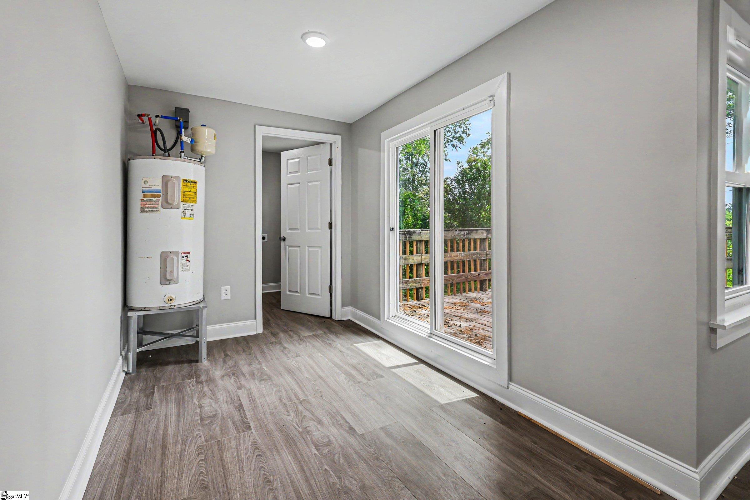 303 E Park Avenue Property Photo 26