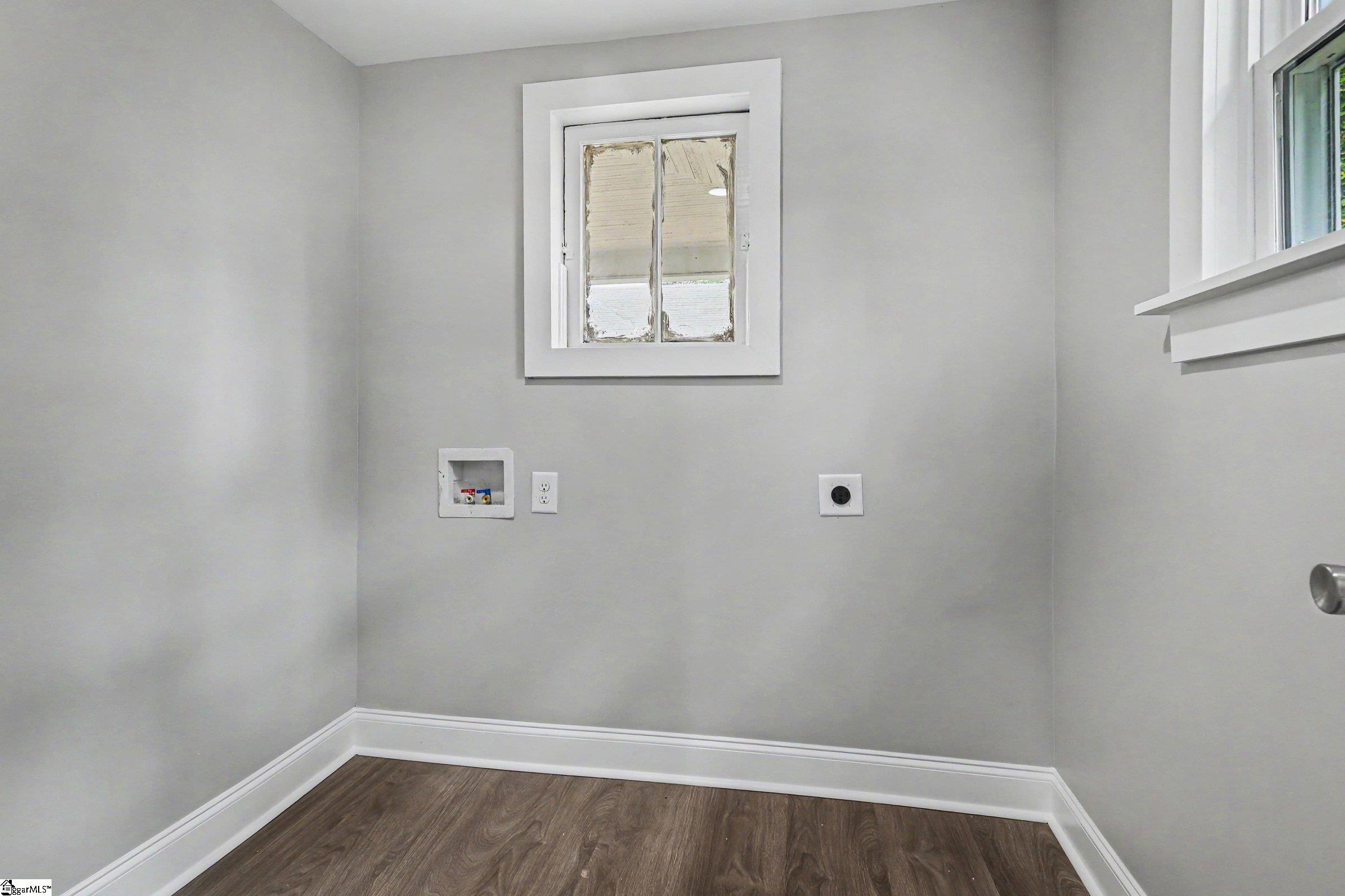 303 E Park Avenue Property Photo 27