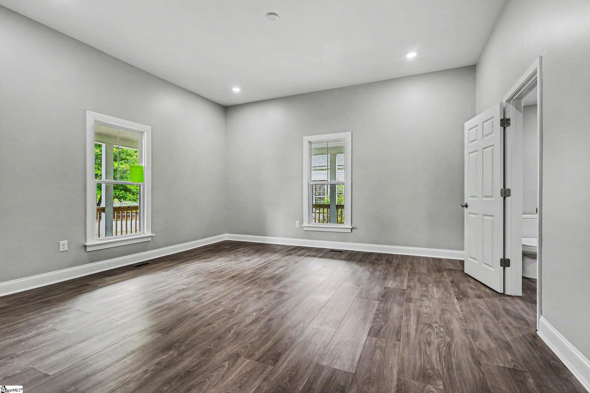 303 E Park Avenue Property Photo 29