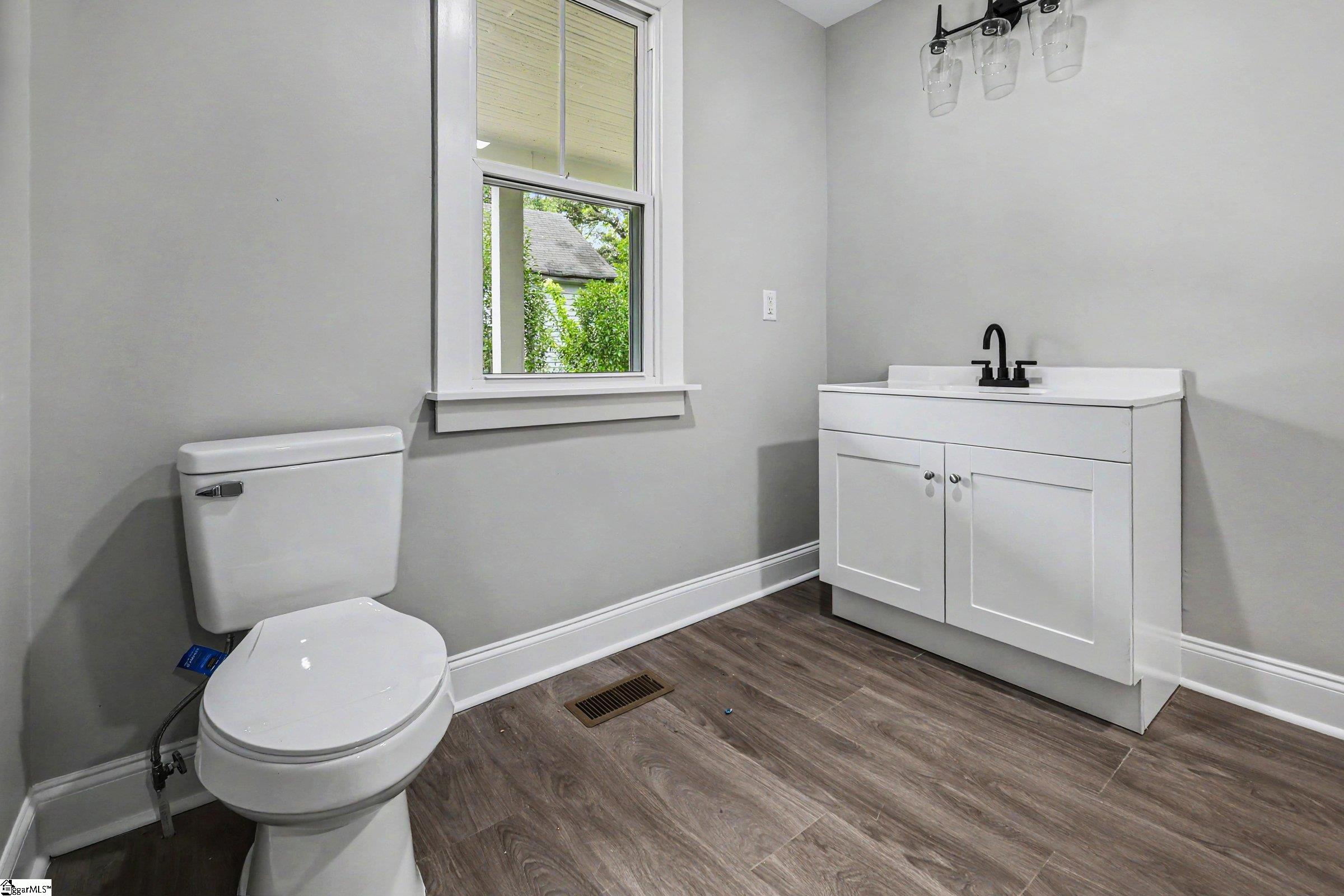 303 E Park Avenue Property Photo 31