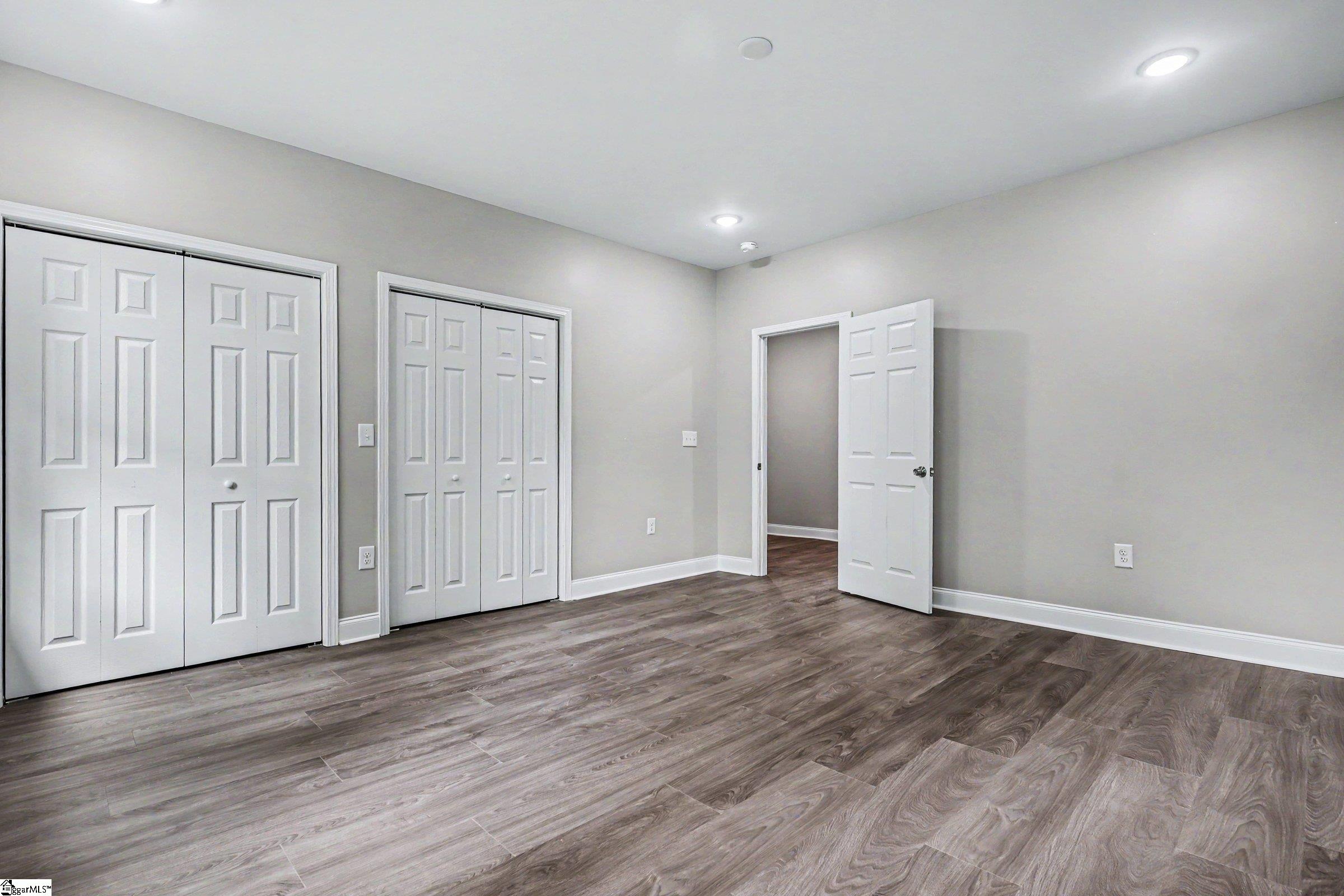 303 E Park Avenue Property Photo 43
