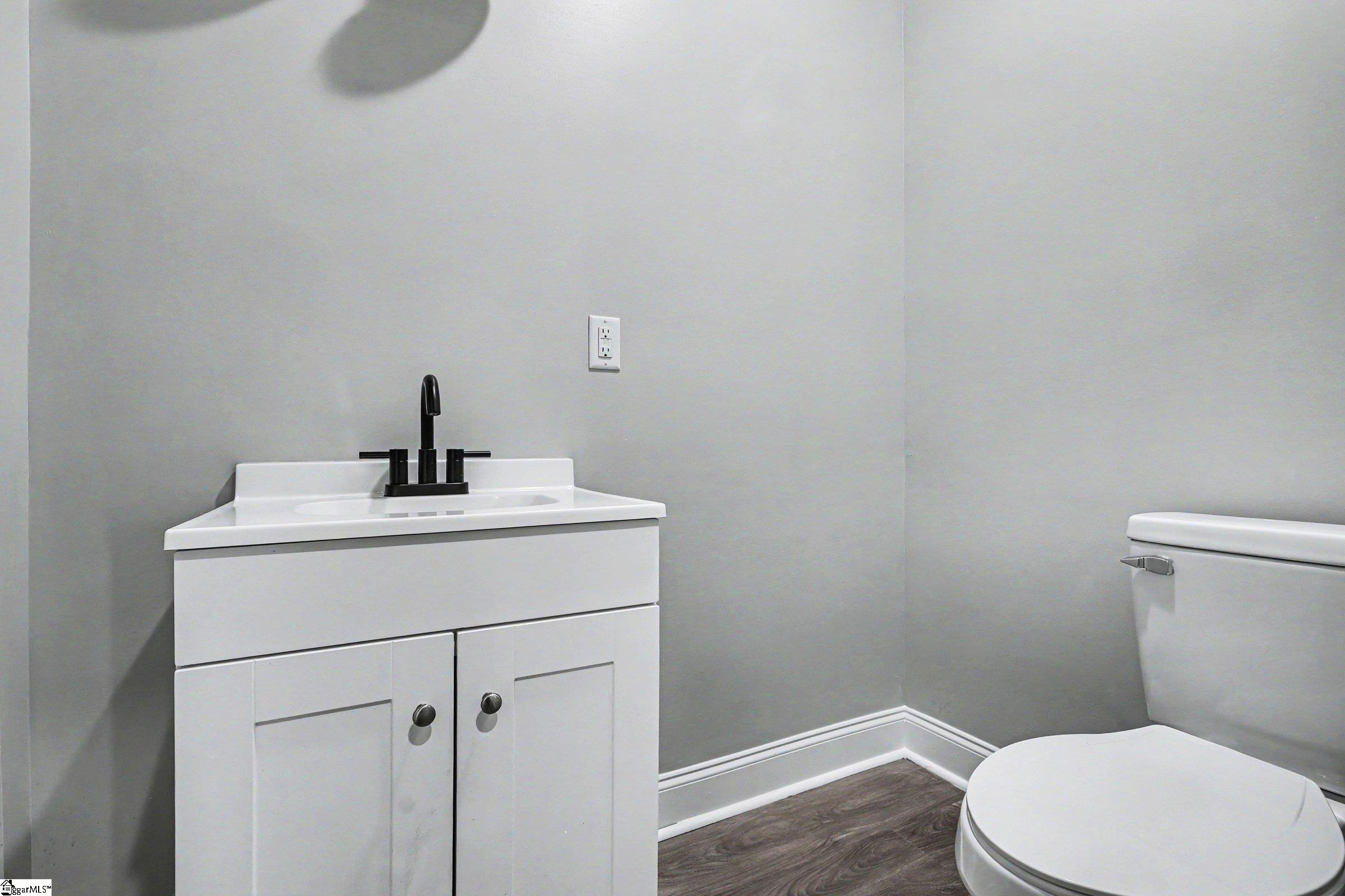 303 E Park Avenue Property Photo 44