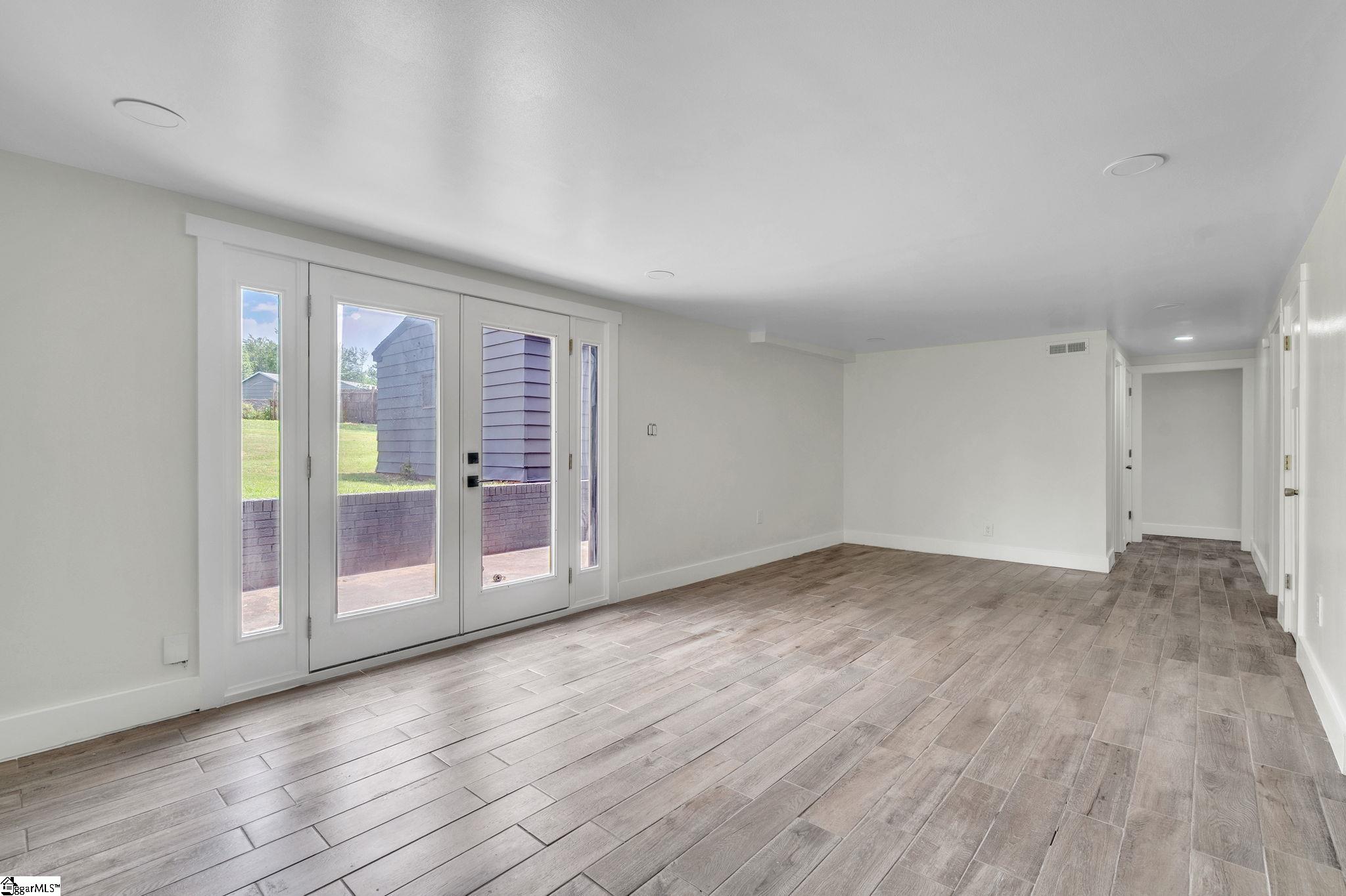 1 W Golden Strip Drive Property Photo 17