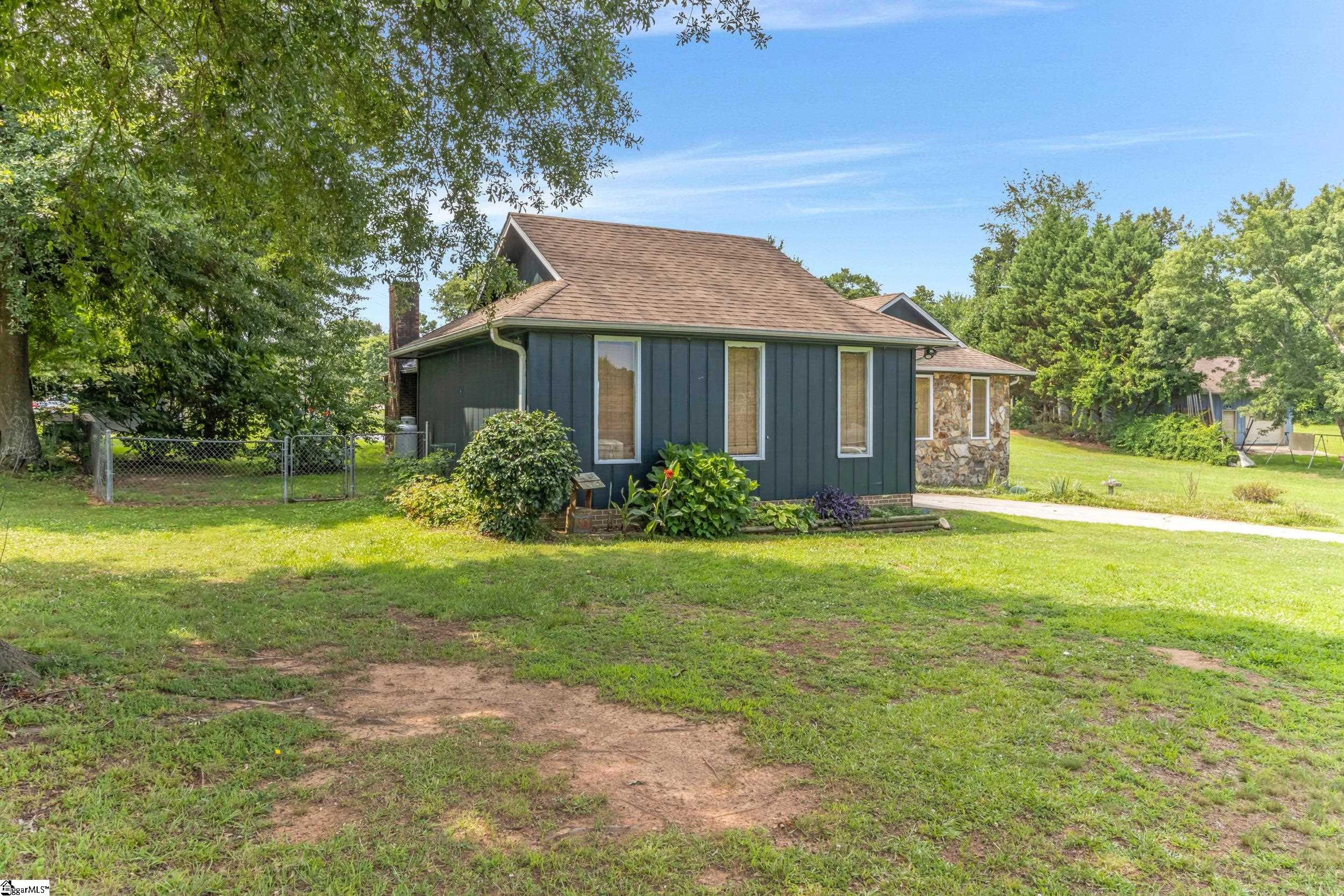 234 Country Glen Property Photo 3