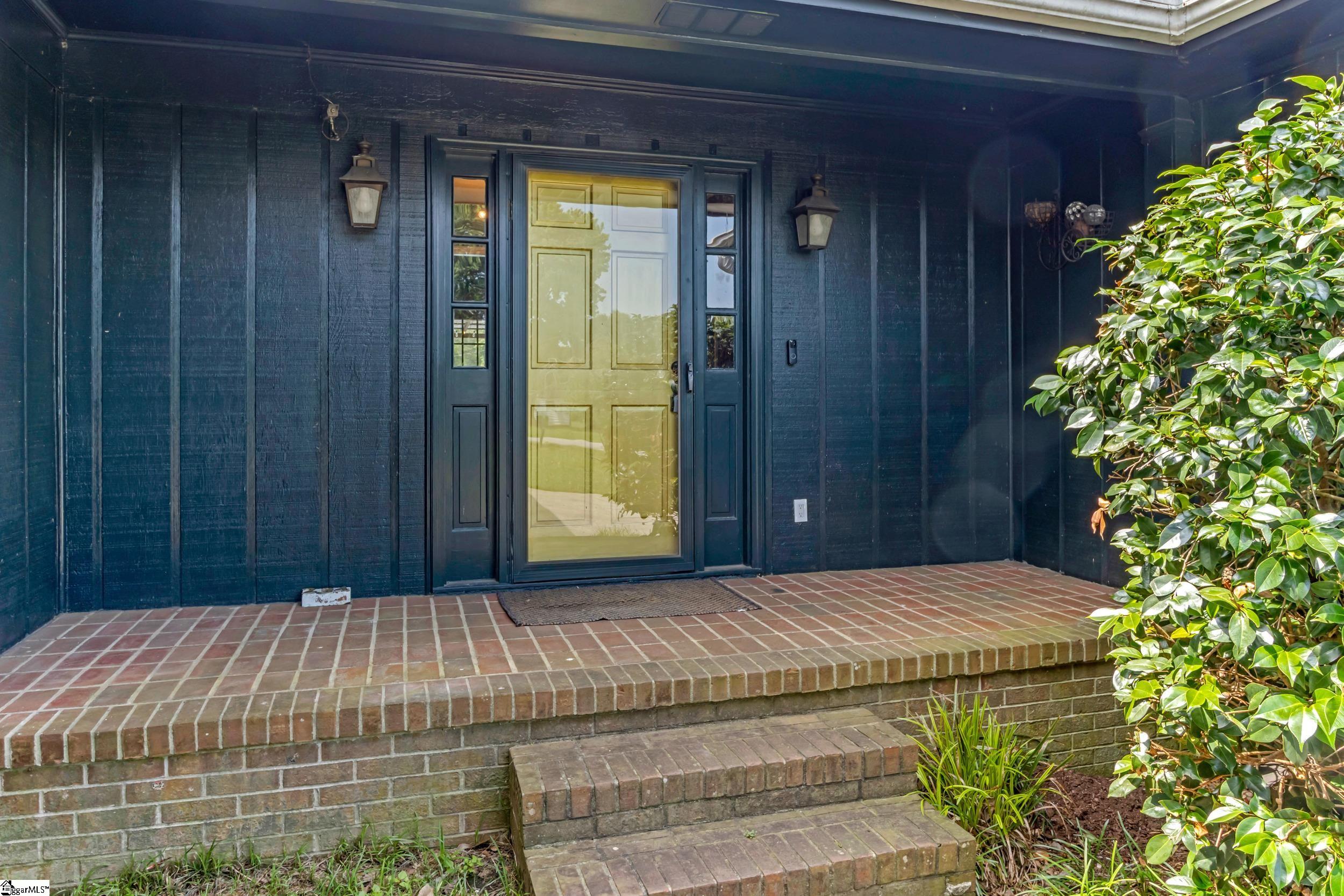 234 Country Glen Property Photo 4