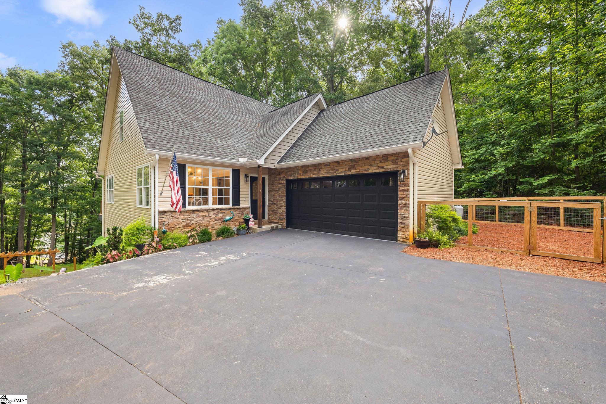 104 Benjamin Drive Property Photo 1