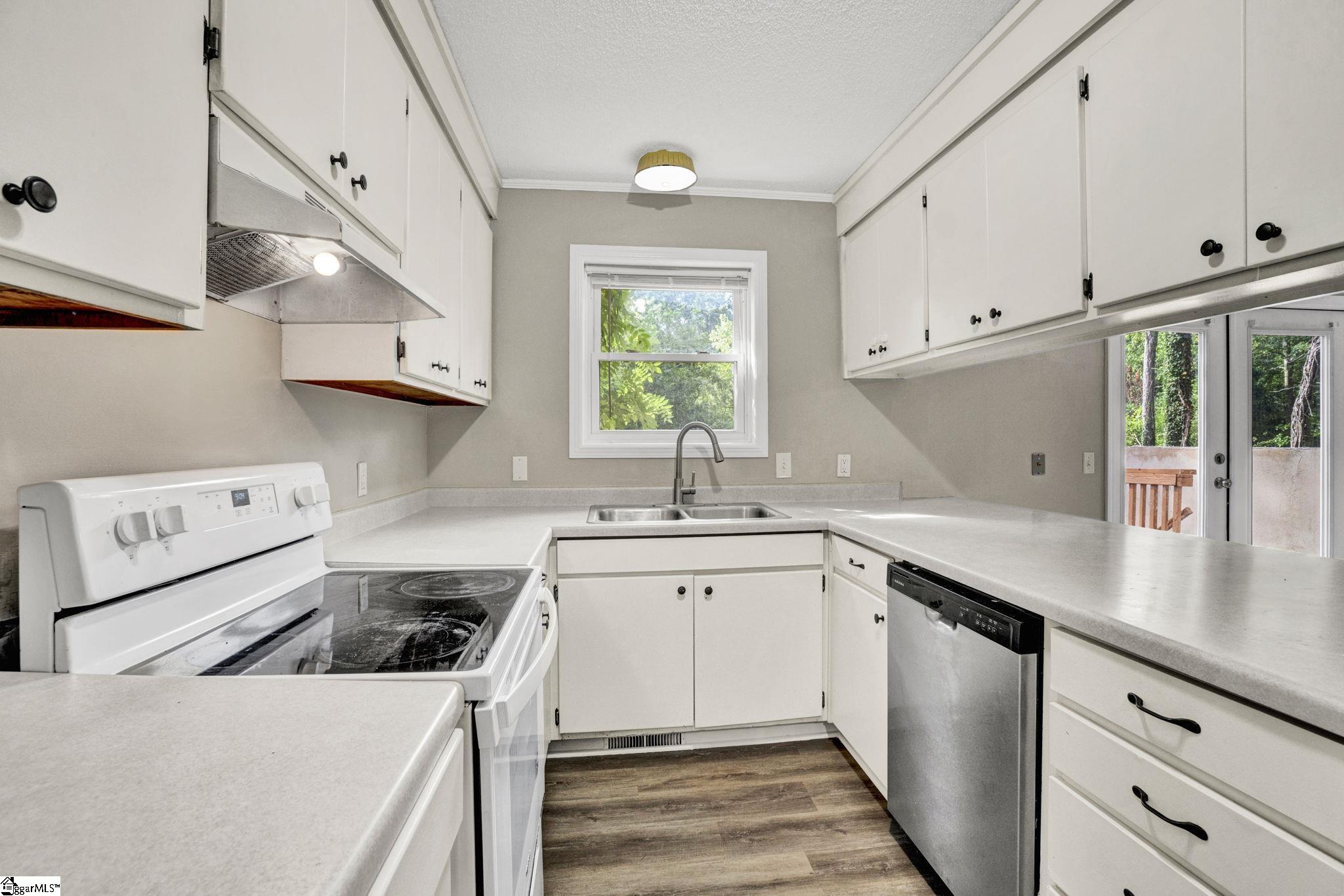 216 Charleston Avenue Property Photo 6