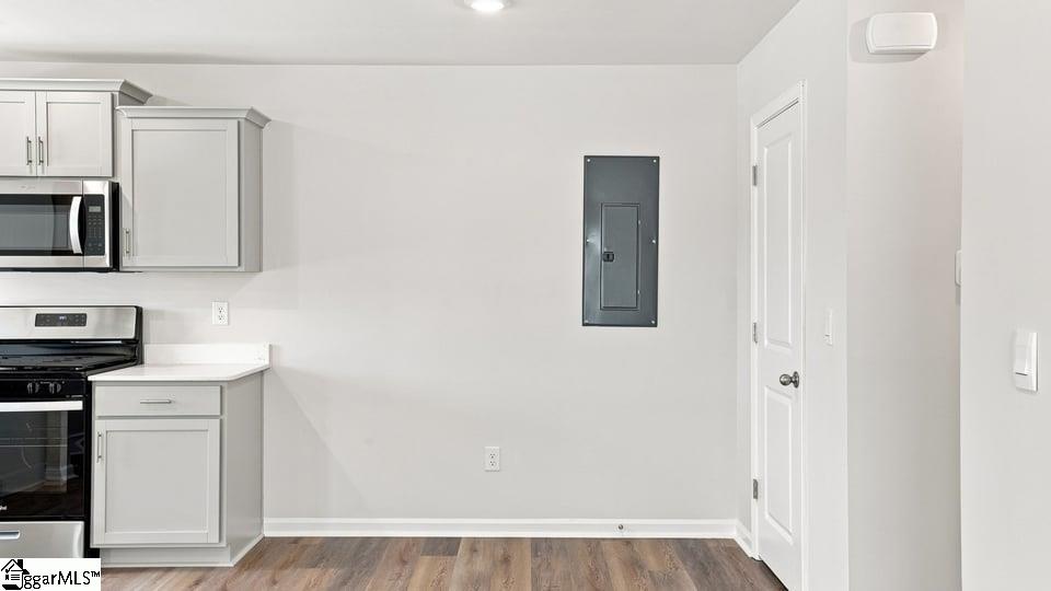 713 Longton Street Property Photo 10