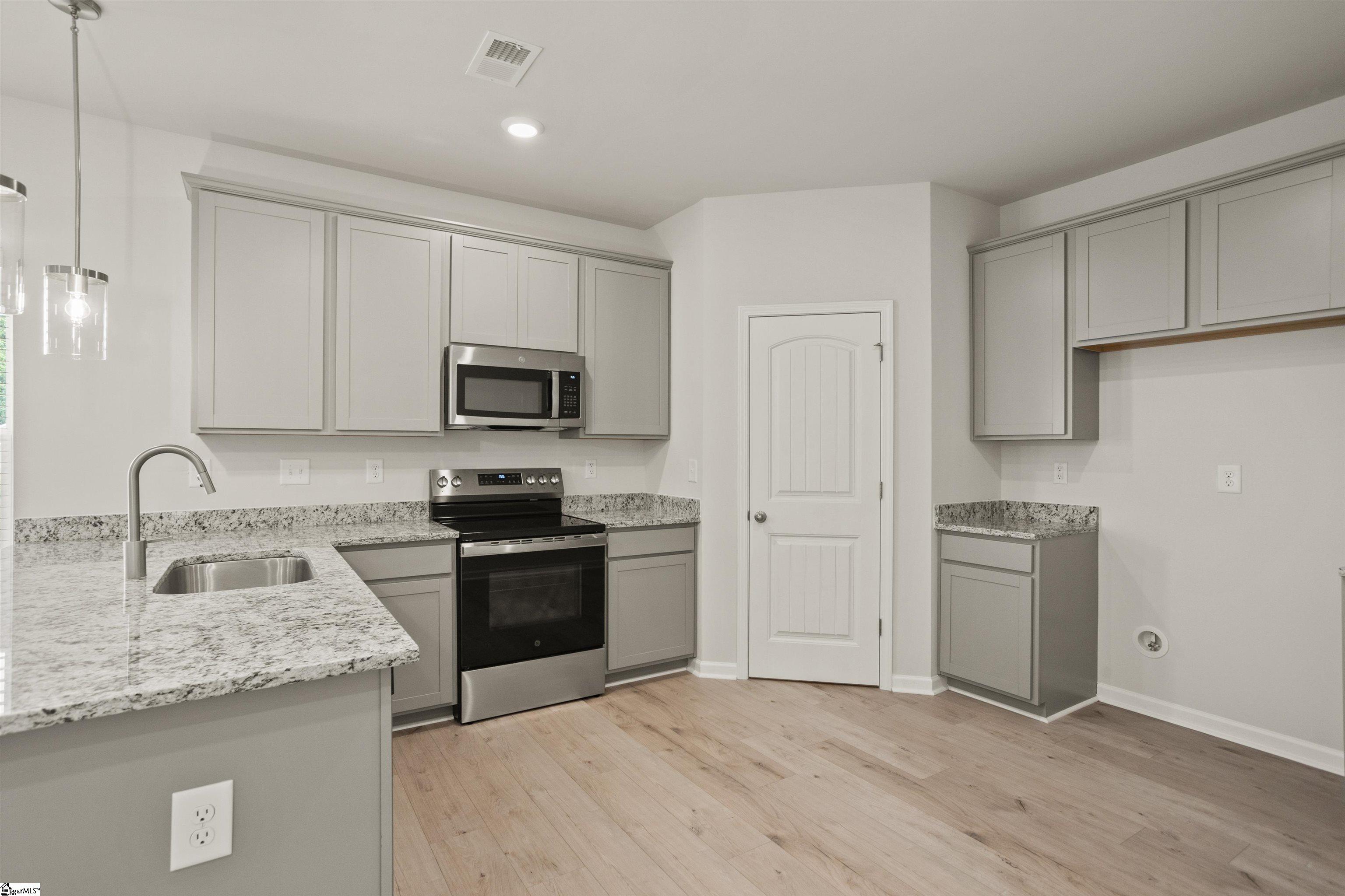 607 Silver Fir Street Property Photo 24