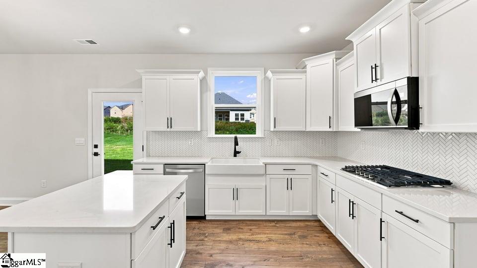 570 Woodcot Drive Property Photo 18