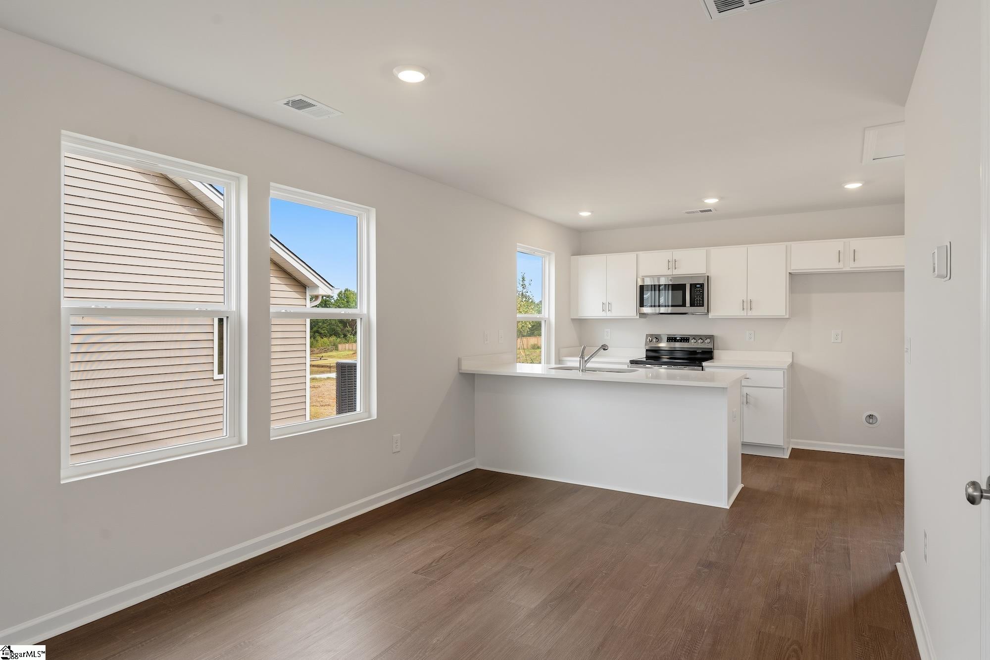 146 Cloverfield Lane Property Photo 3