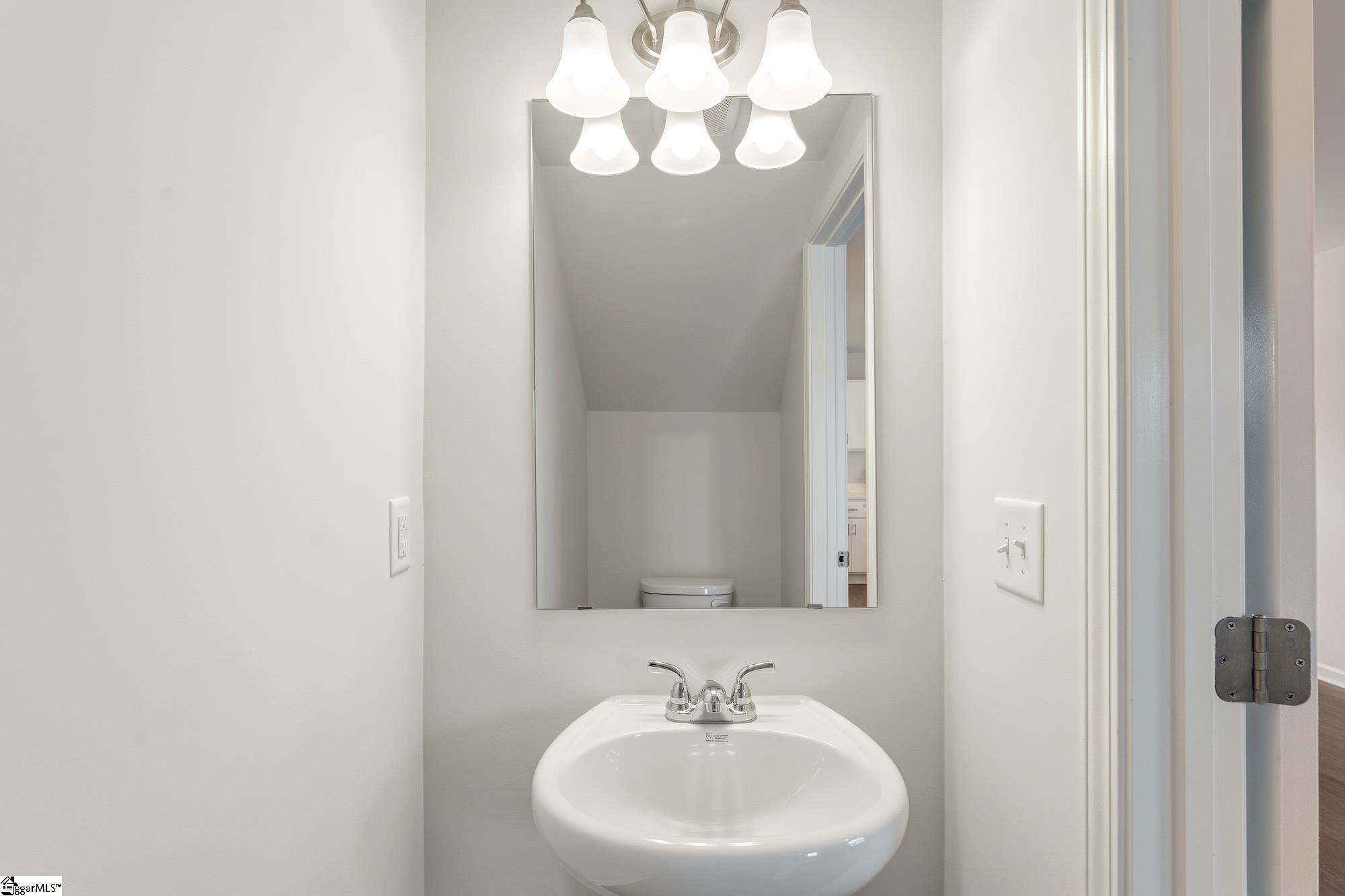 146 Cloverfield Lane Property Photo 4