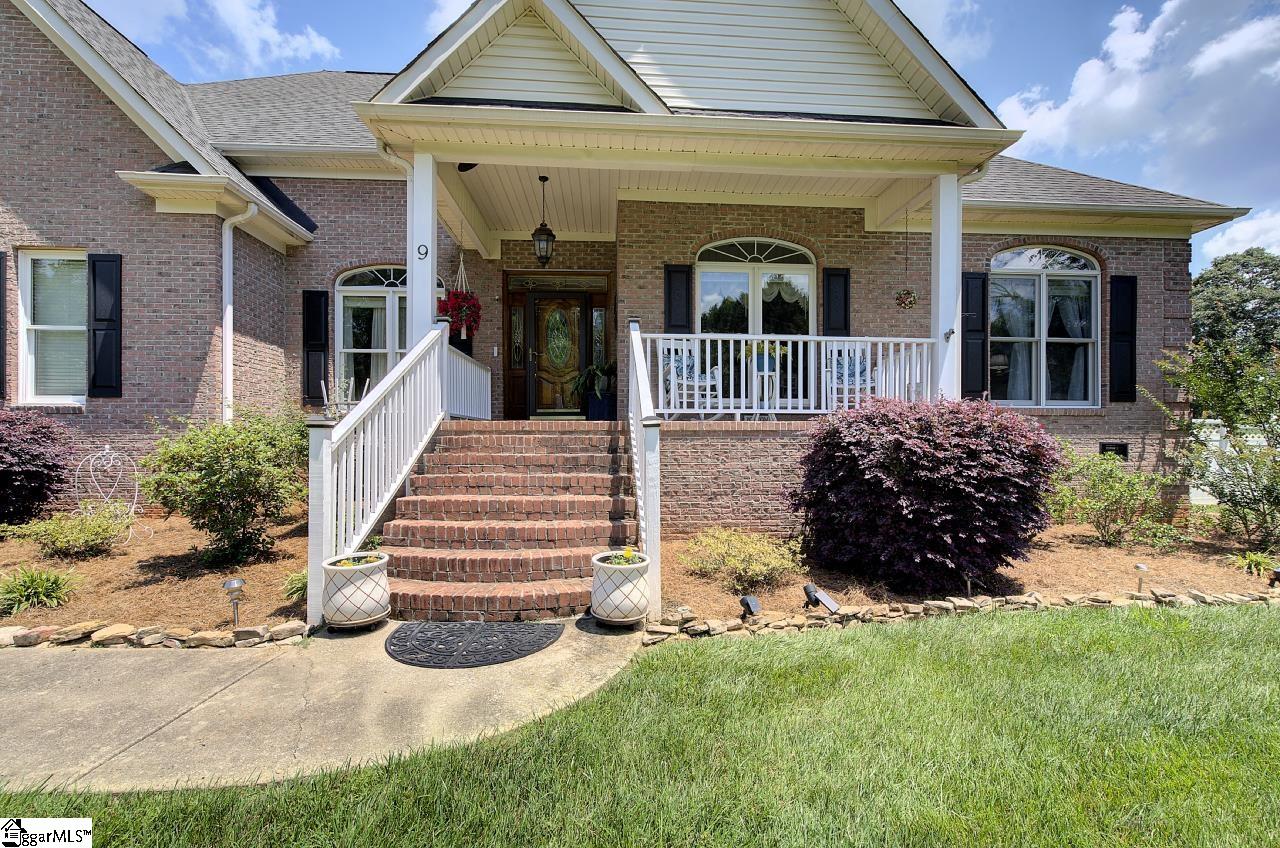 9 Montague Circle Property Photo 2