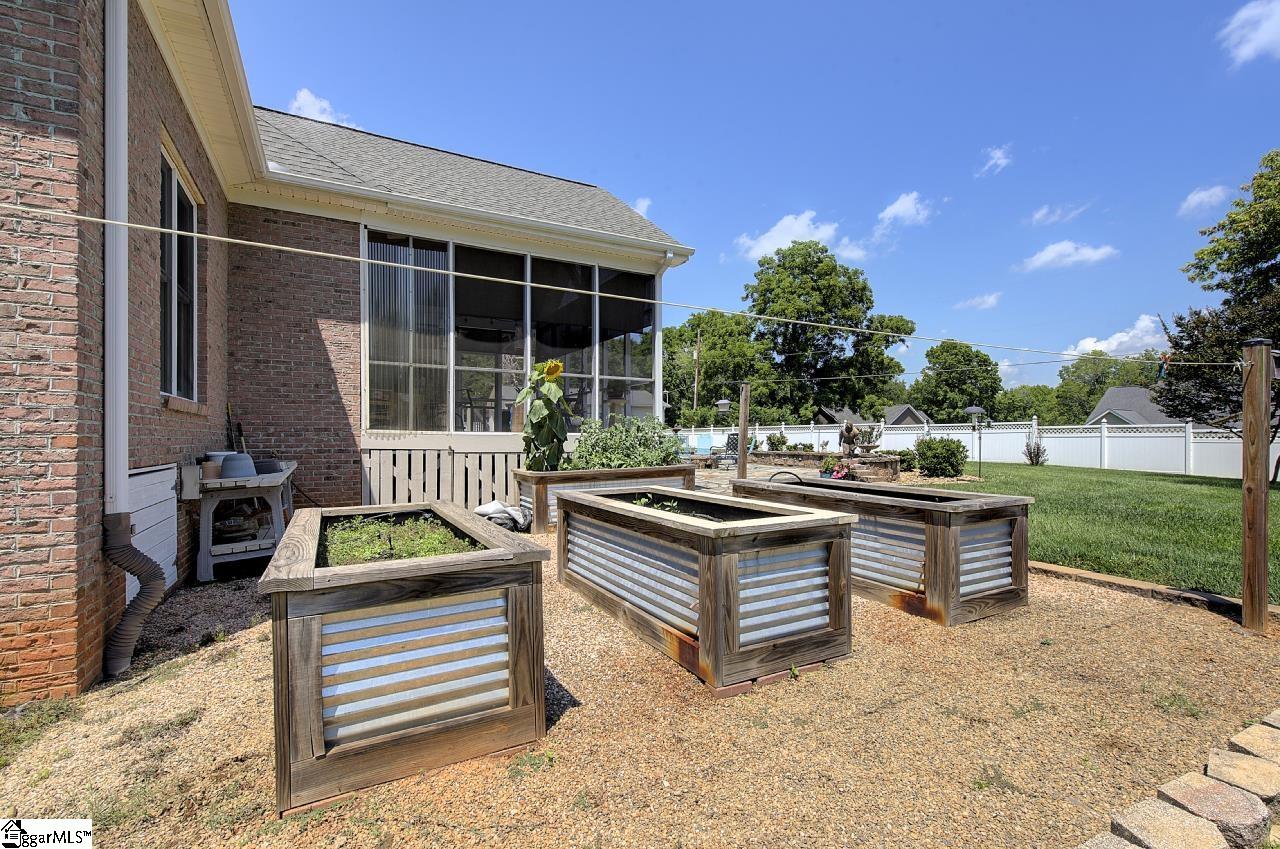 9 Montague Circle Property Photo 12