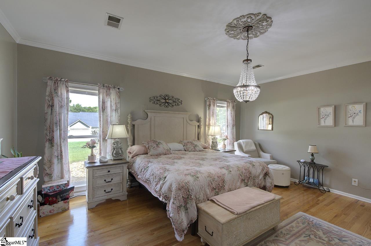 9 Montague Circle Property Photo 34
