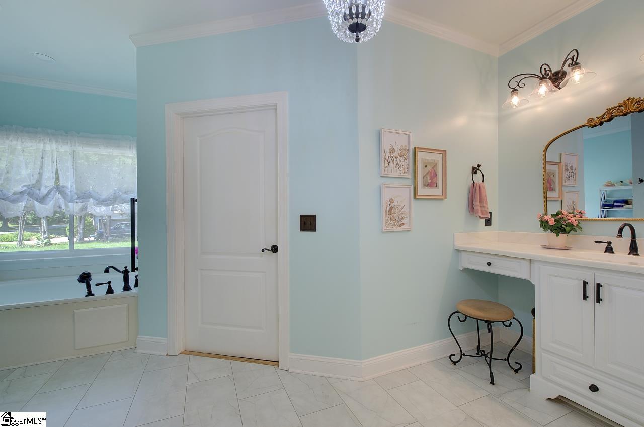 9 Montague Circle Property Photo 36
