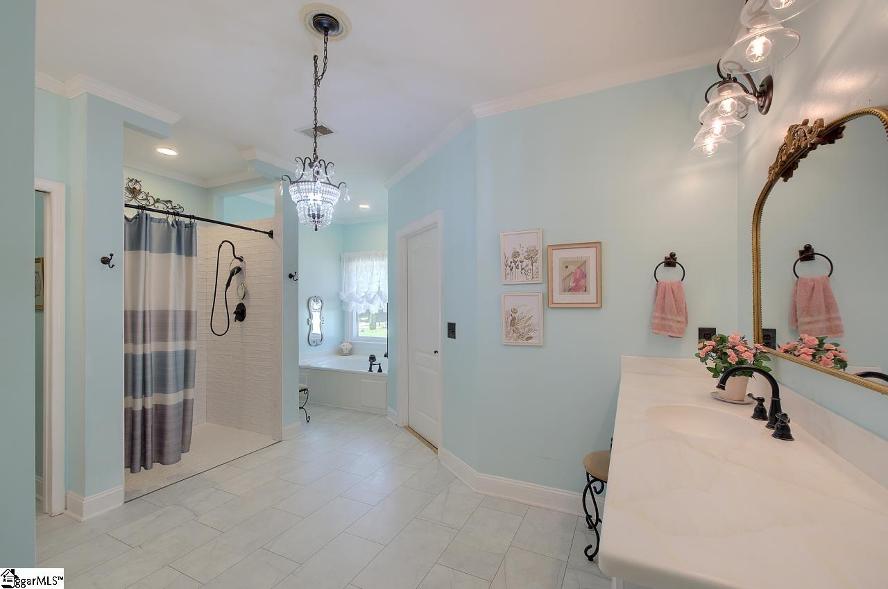 9 Montague Circle Property Photo 38