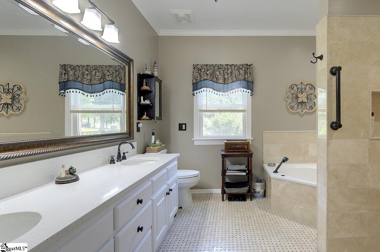 9 Montague Circle Property Photo 39