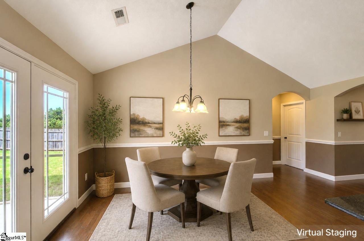 411 Shoreline Boulevard Property Photo 12