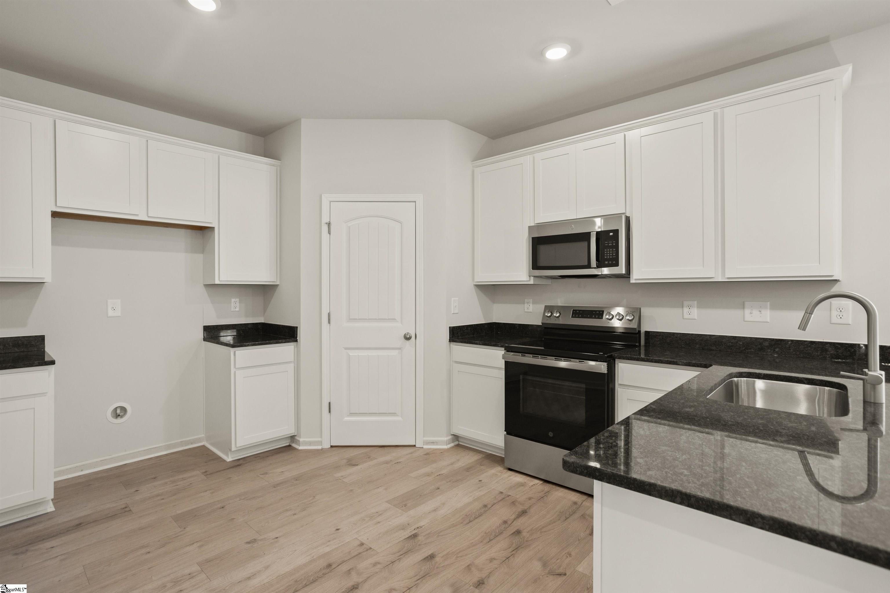 608 Silver Fir Street Property Photo 13