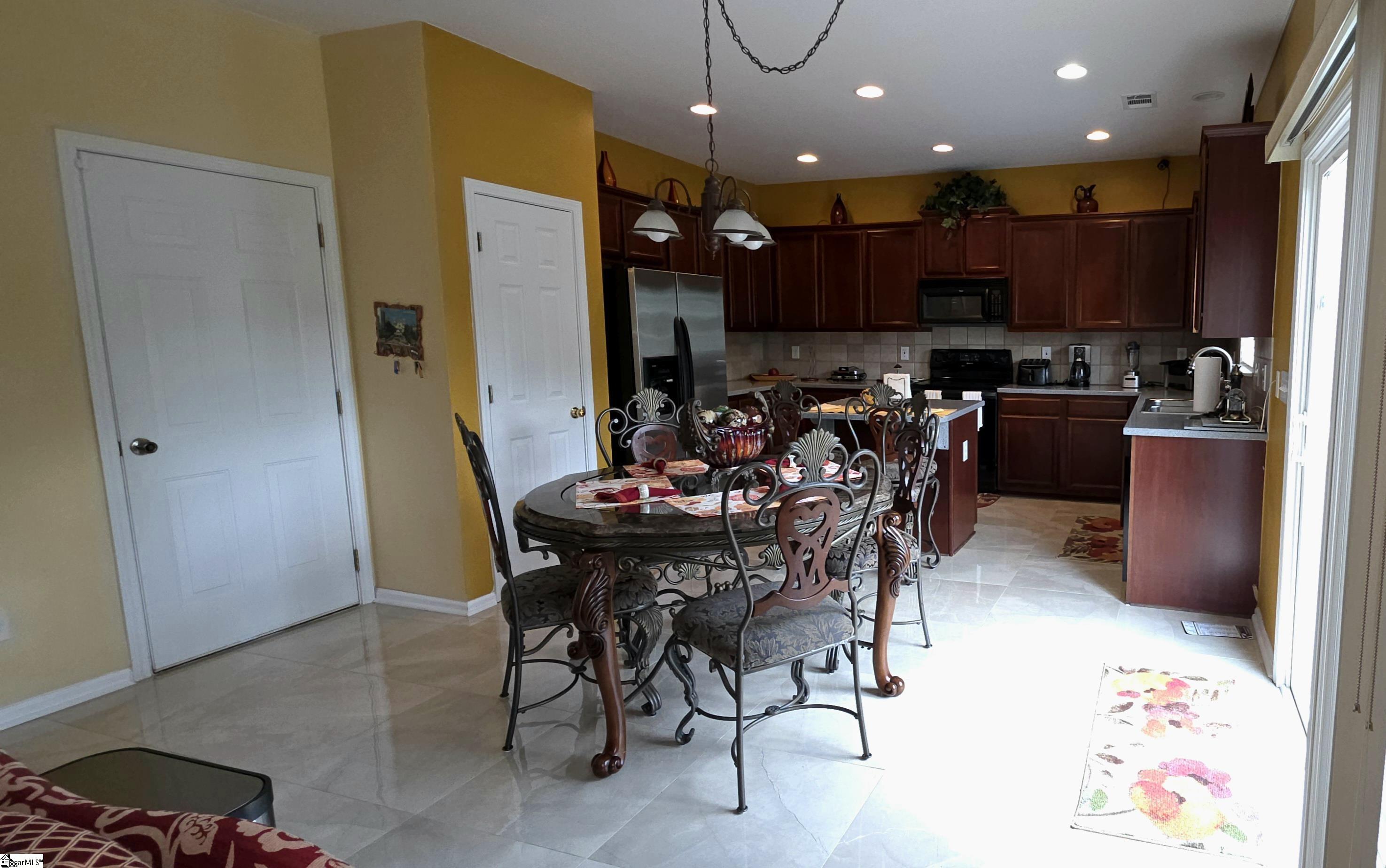 1596232 Property Photo 13