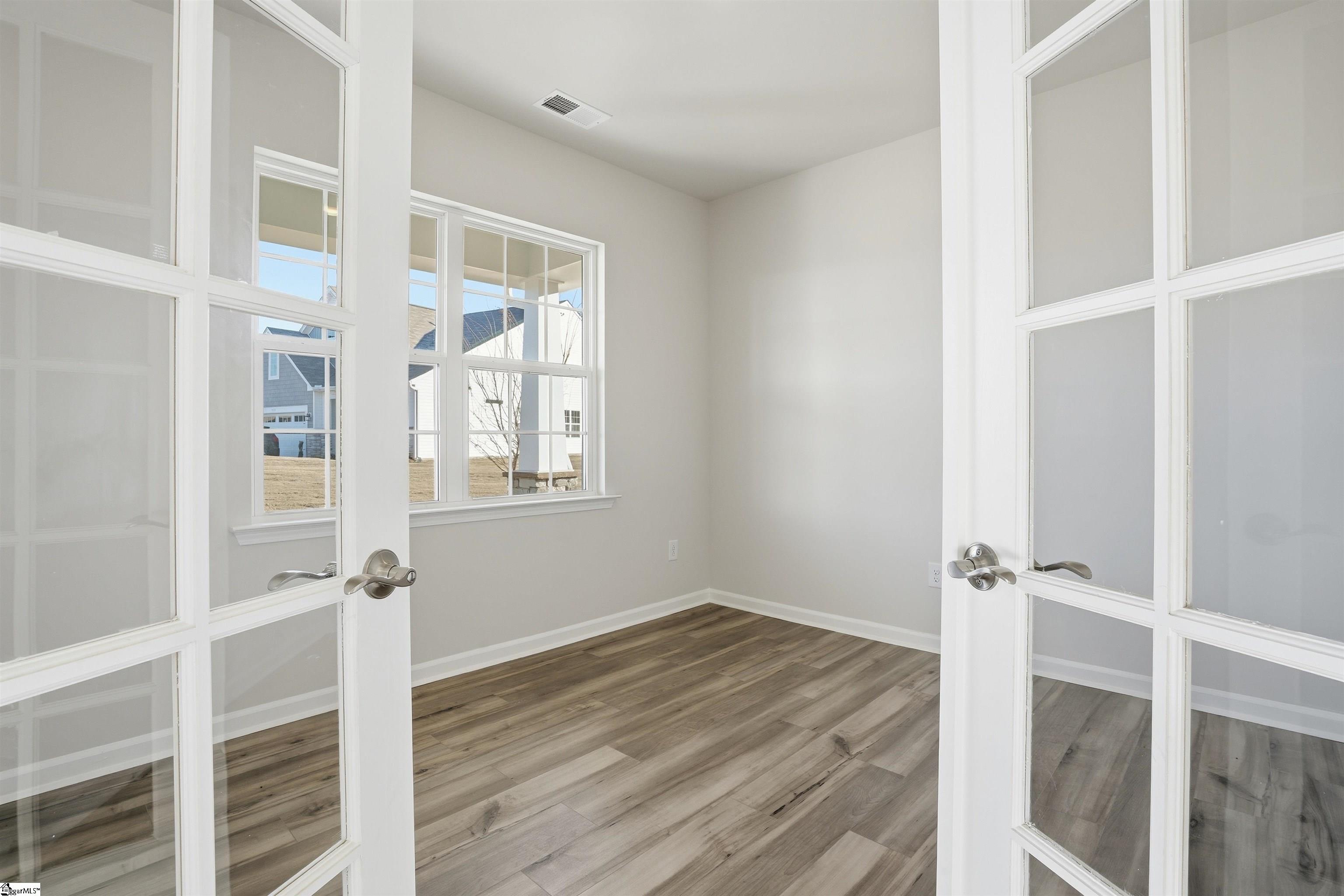905 Kitson Court Property Photo 4