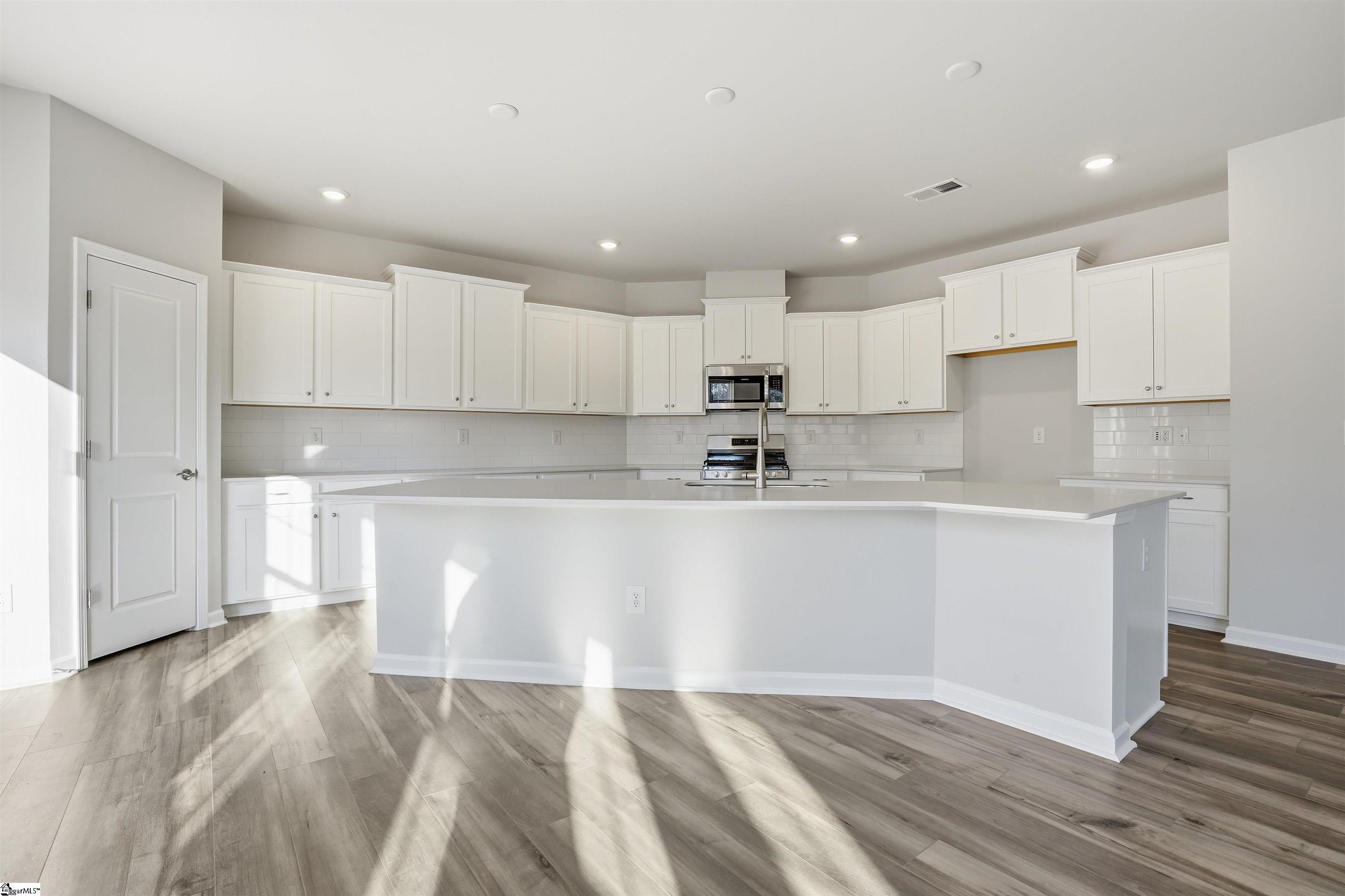 905 Kitson Court Property Photo 12