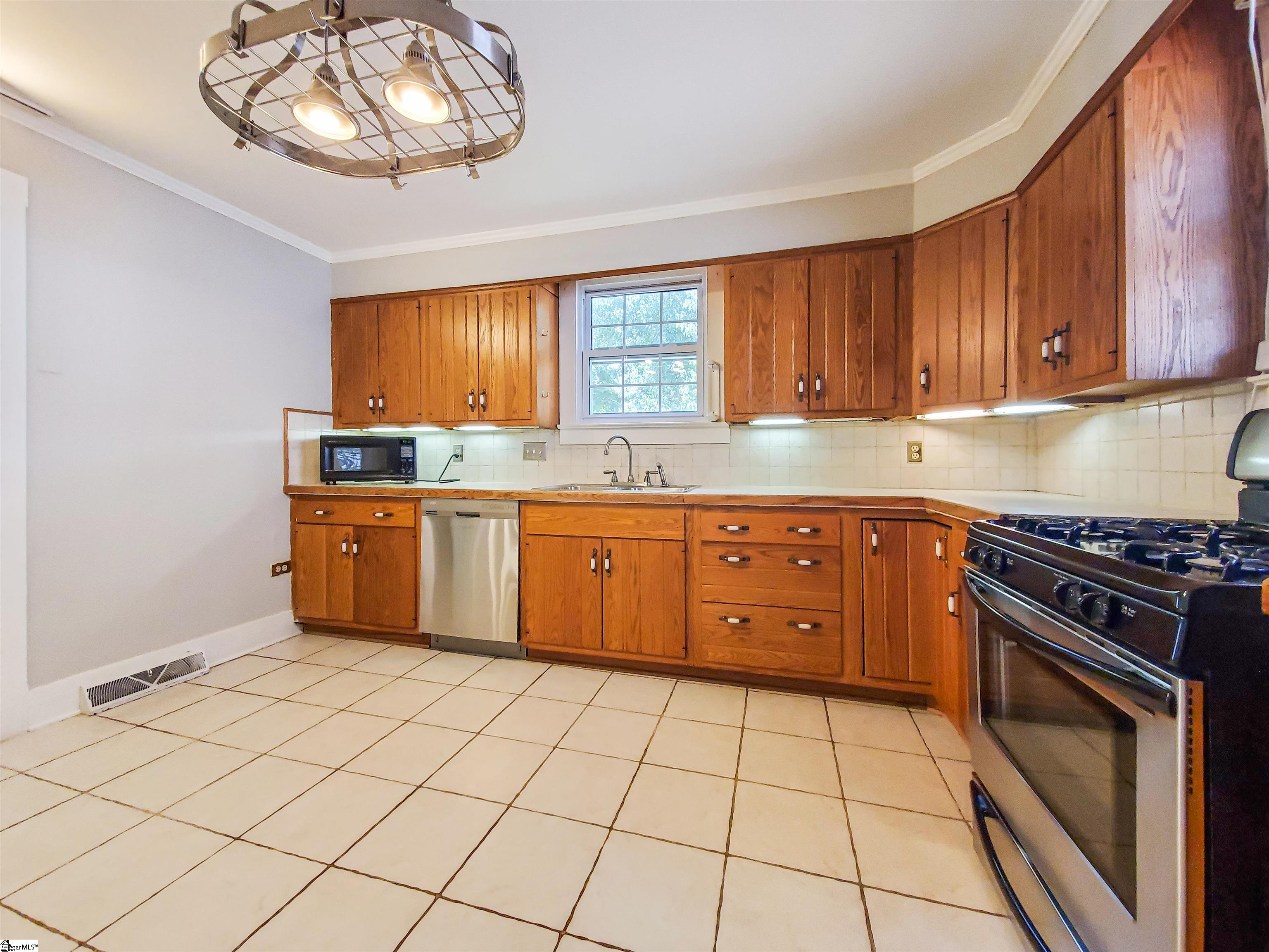 1596338 Property Photo 11