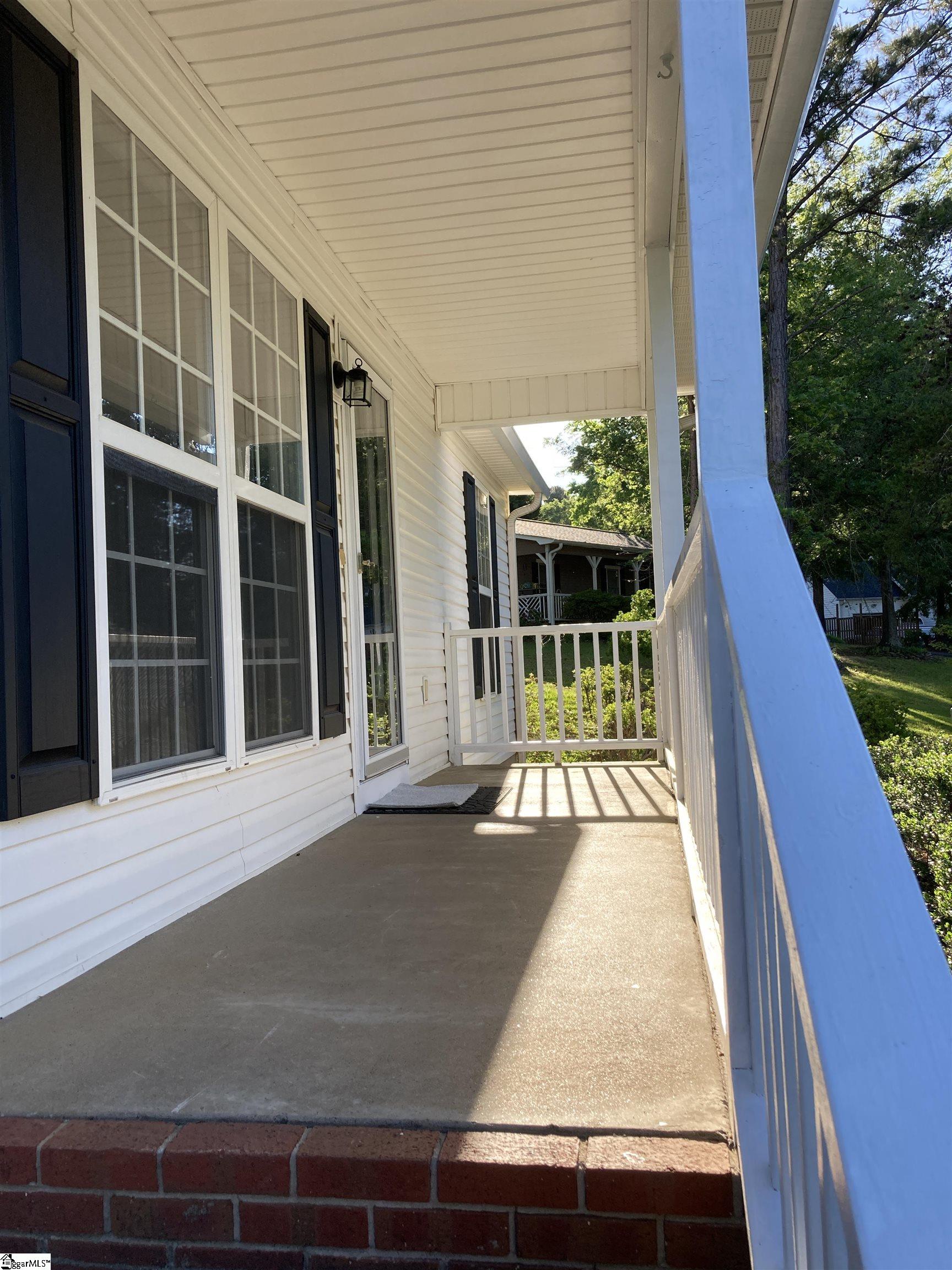 110 Poplar Creek Drive Property Photo 3