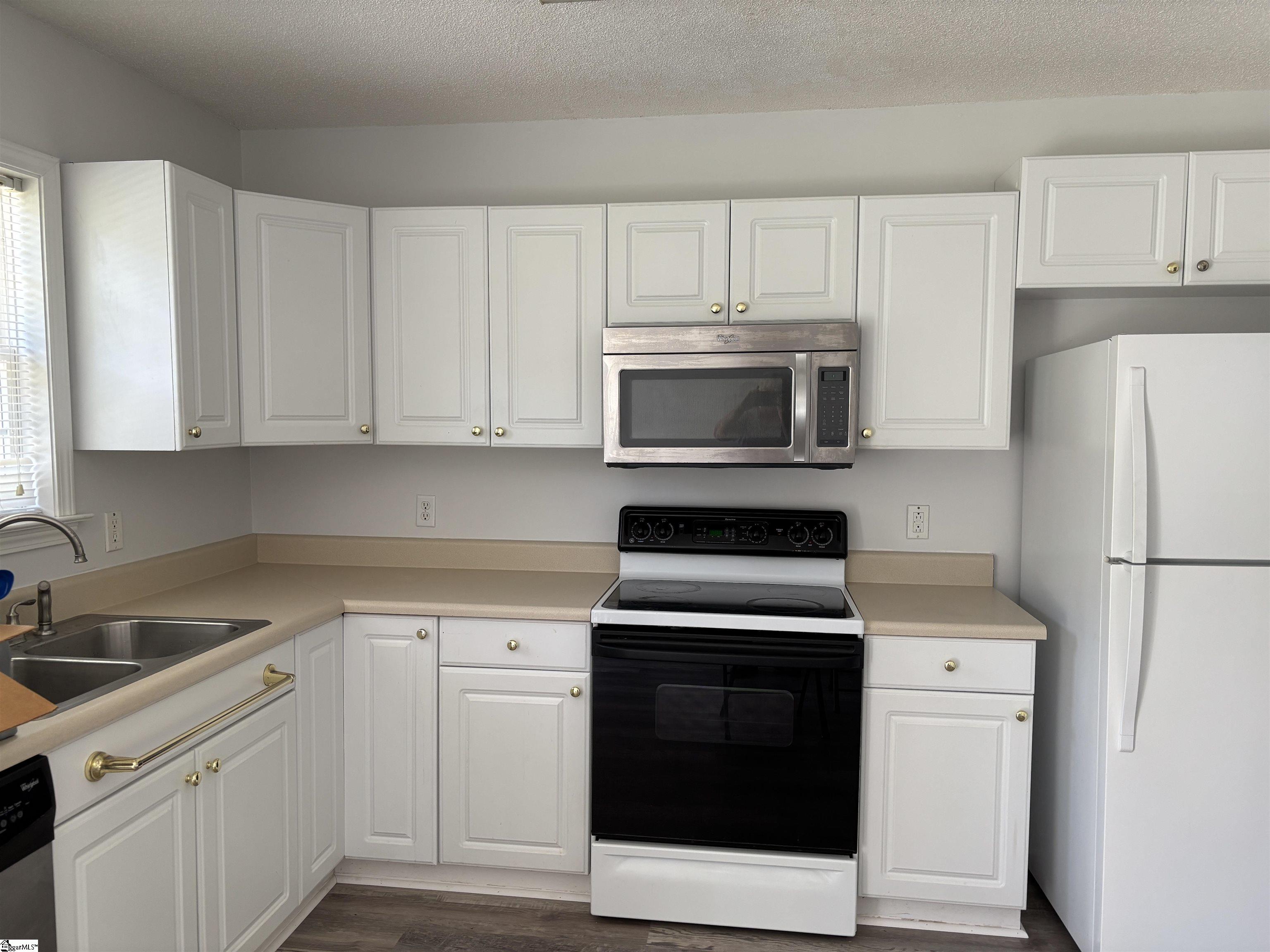 110 Poplar Creek Drive Property Photo 6