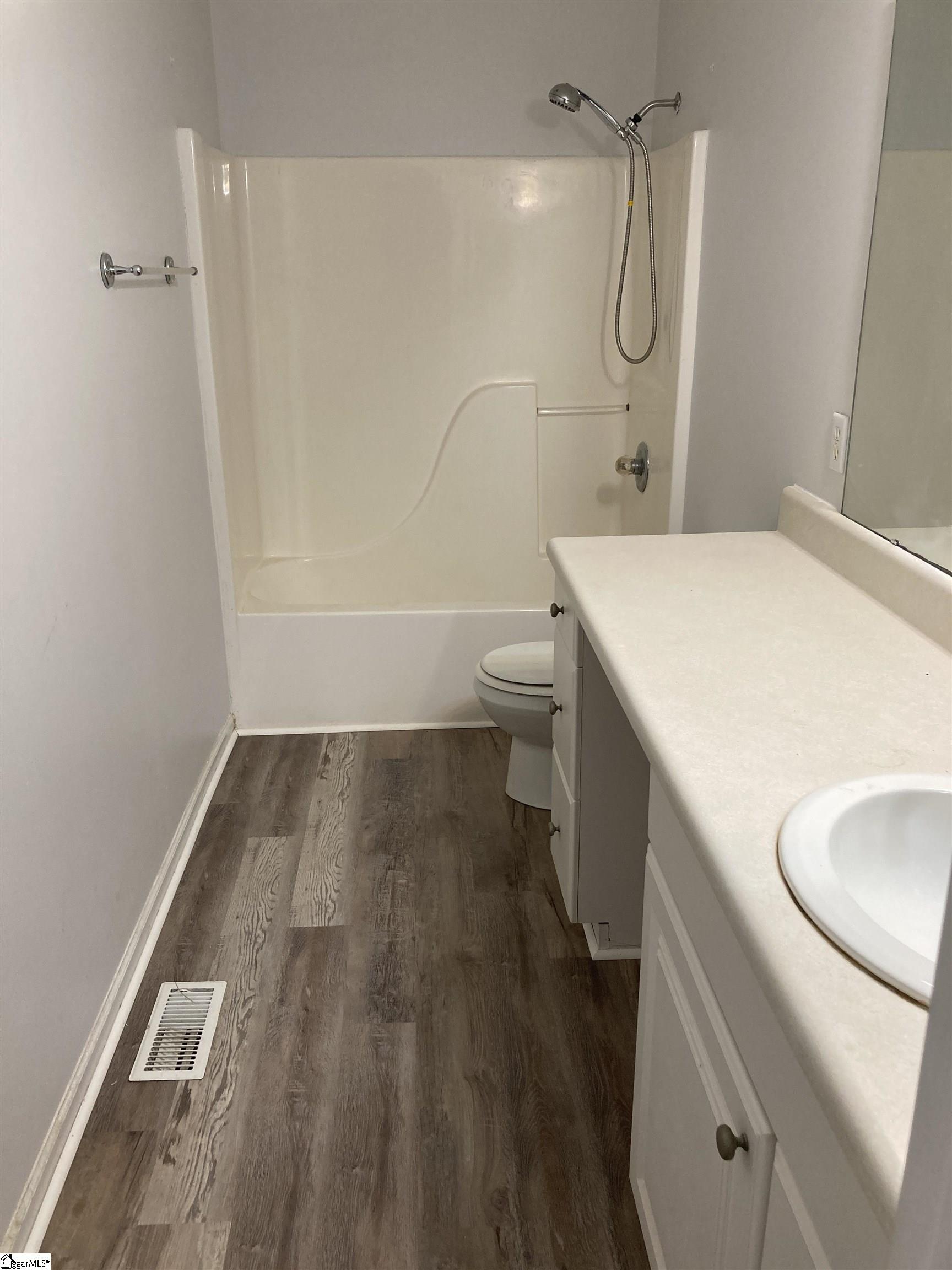 110 Poplar Creek Drive Property Photo 11