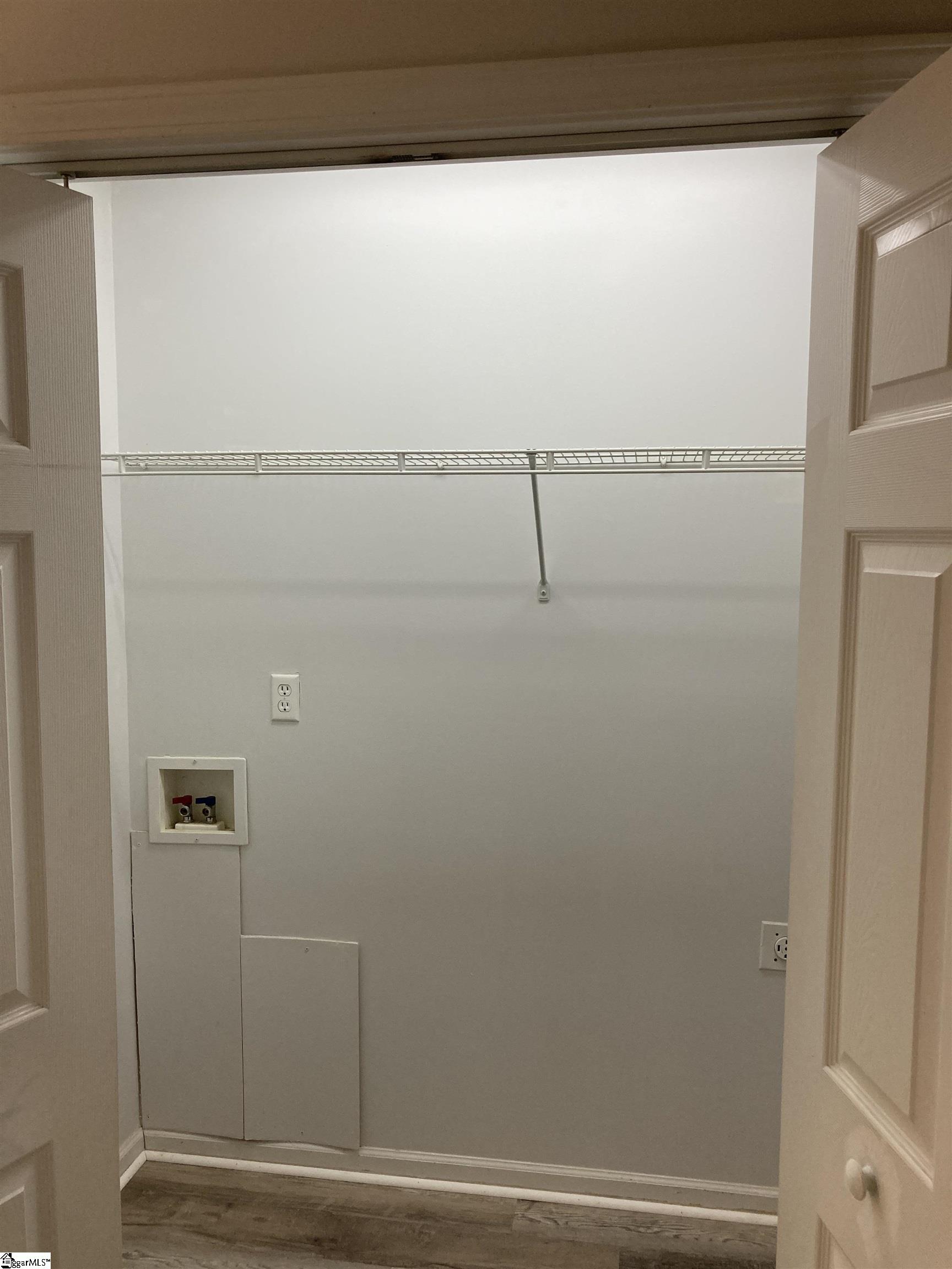 110 Poplar Creek Drive Property Photo 14