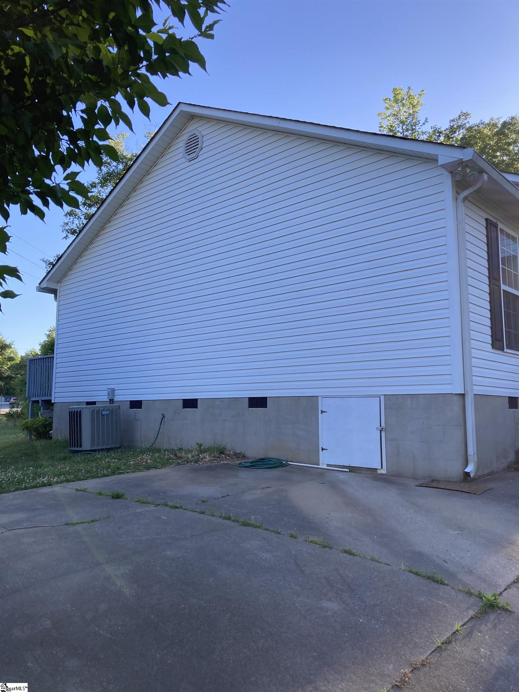 110 Poplar Creek Drive Property Photo 20