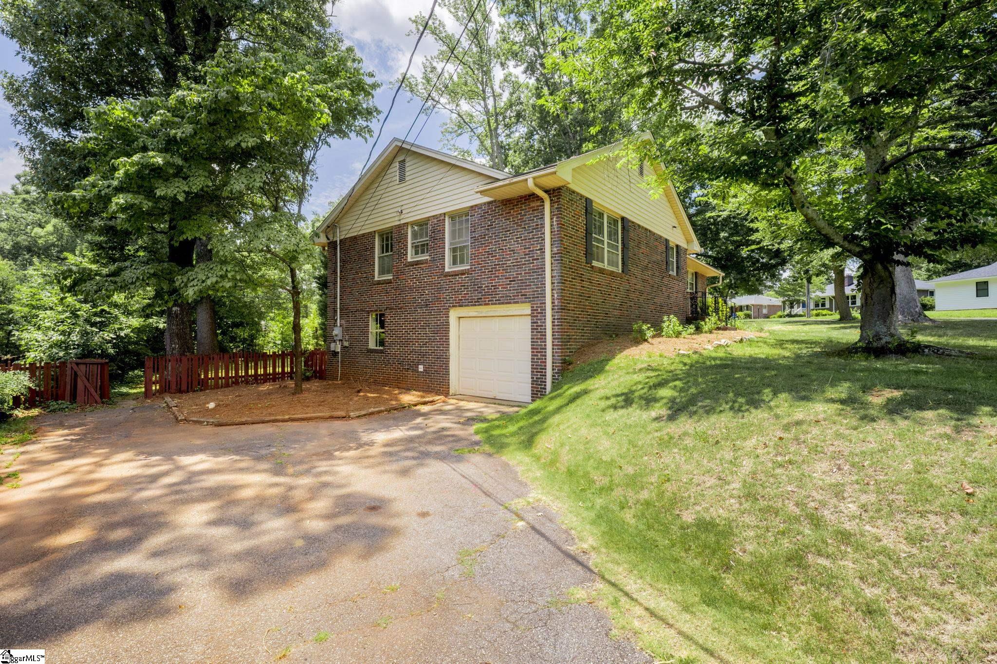 517 Dellwood Drive Property Photo 3