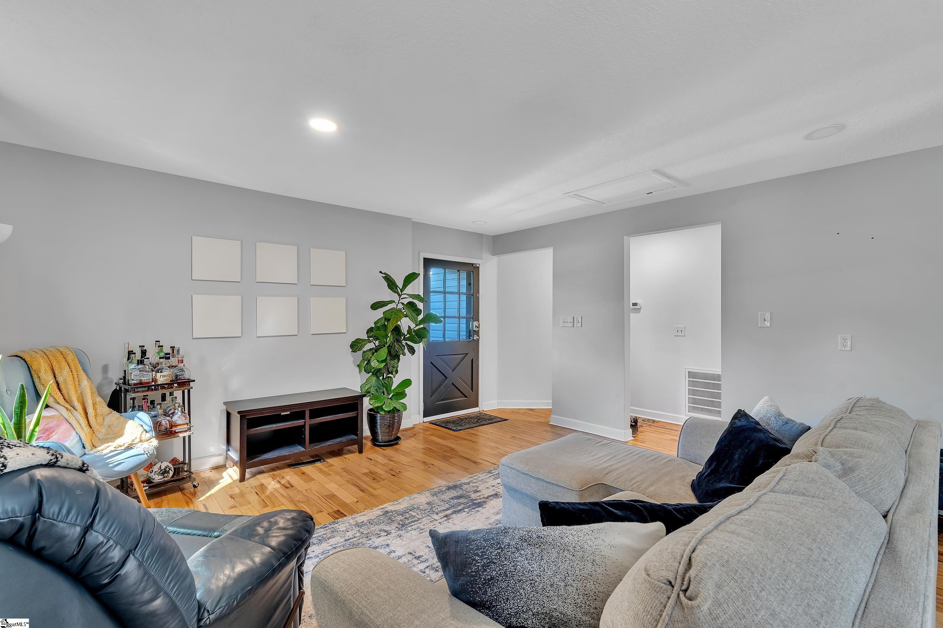 919 Berkeley Drive Property Photo 3