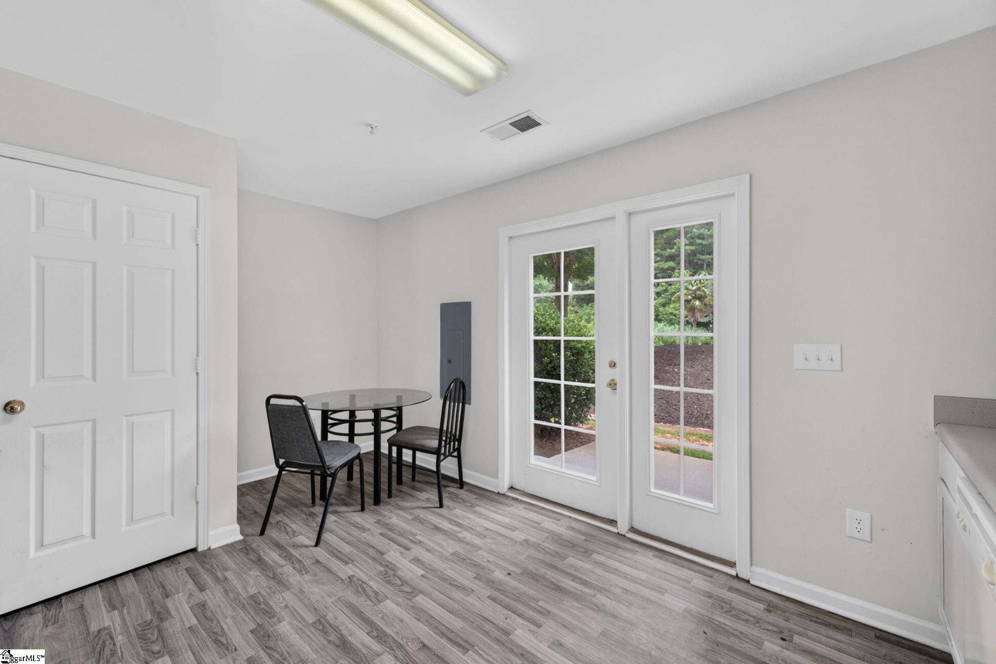 206f Campus Drive Property Photo 11