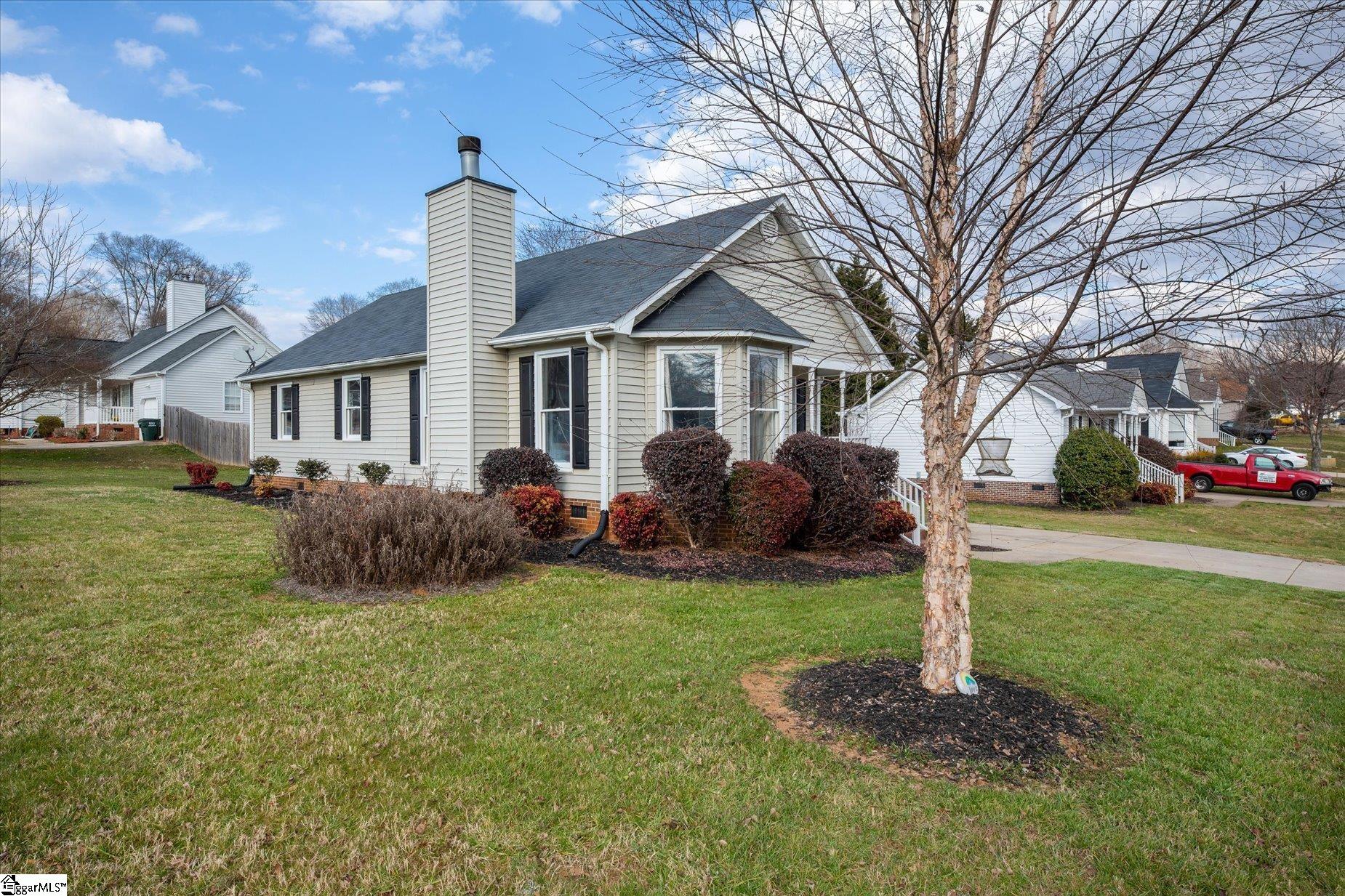 401 Fairdale Drive Property Photo 3