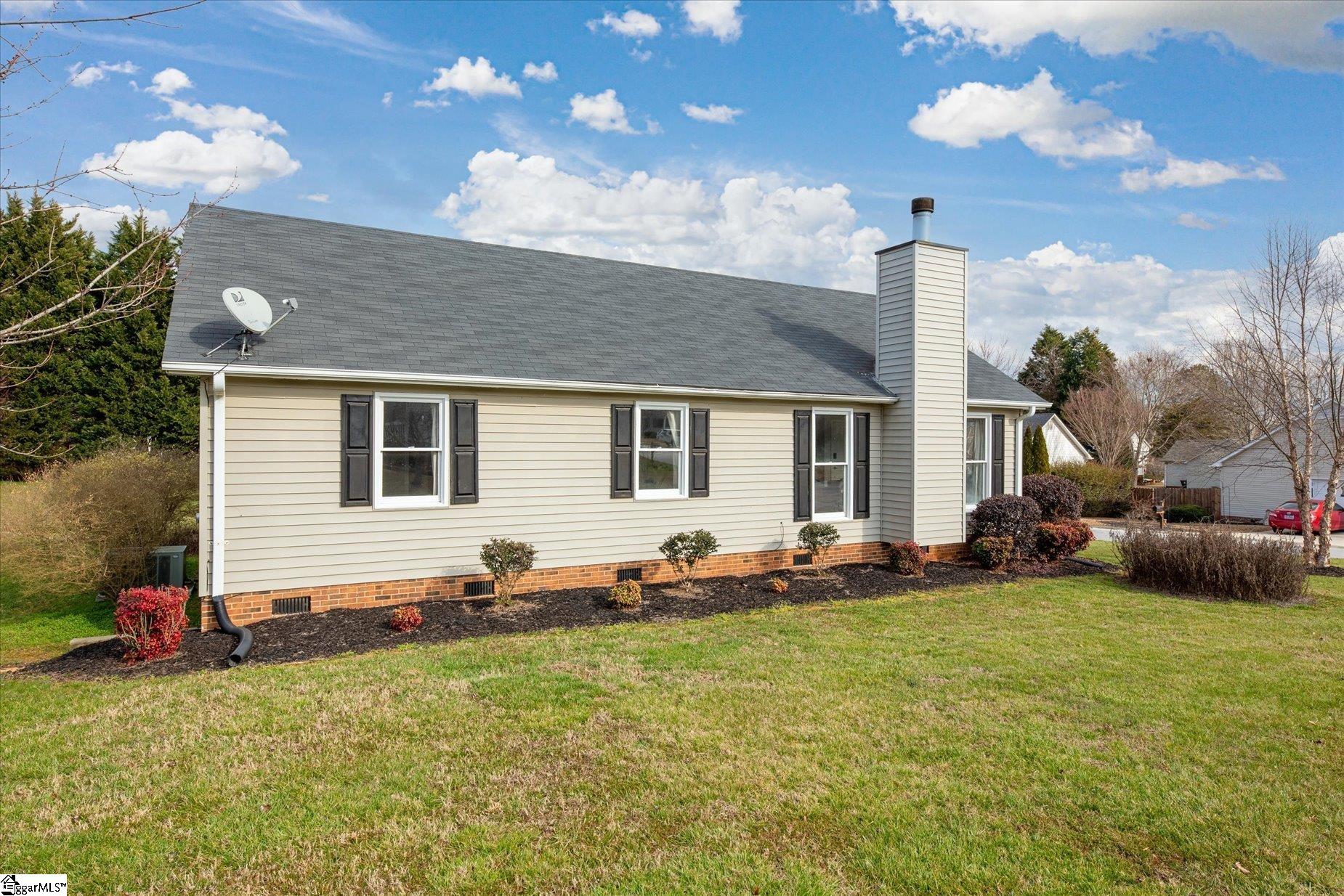 401 Fairdale Drive Property Photo 4