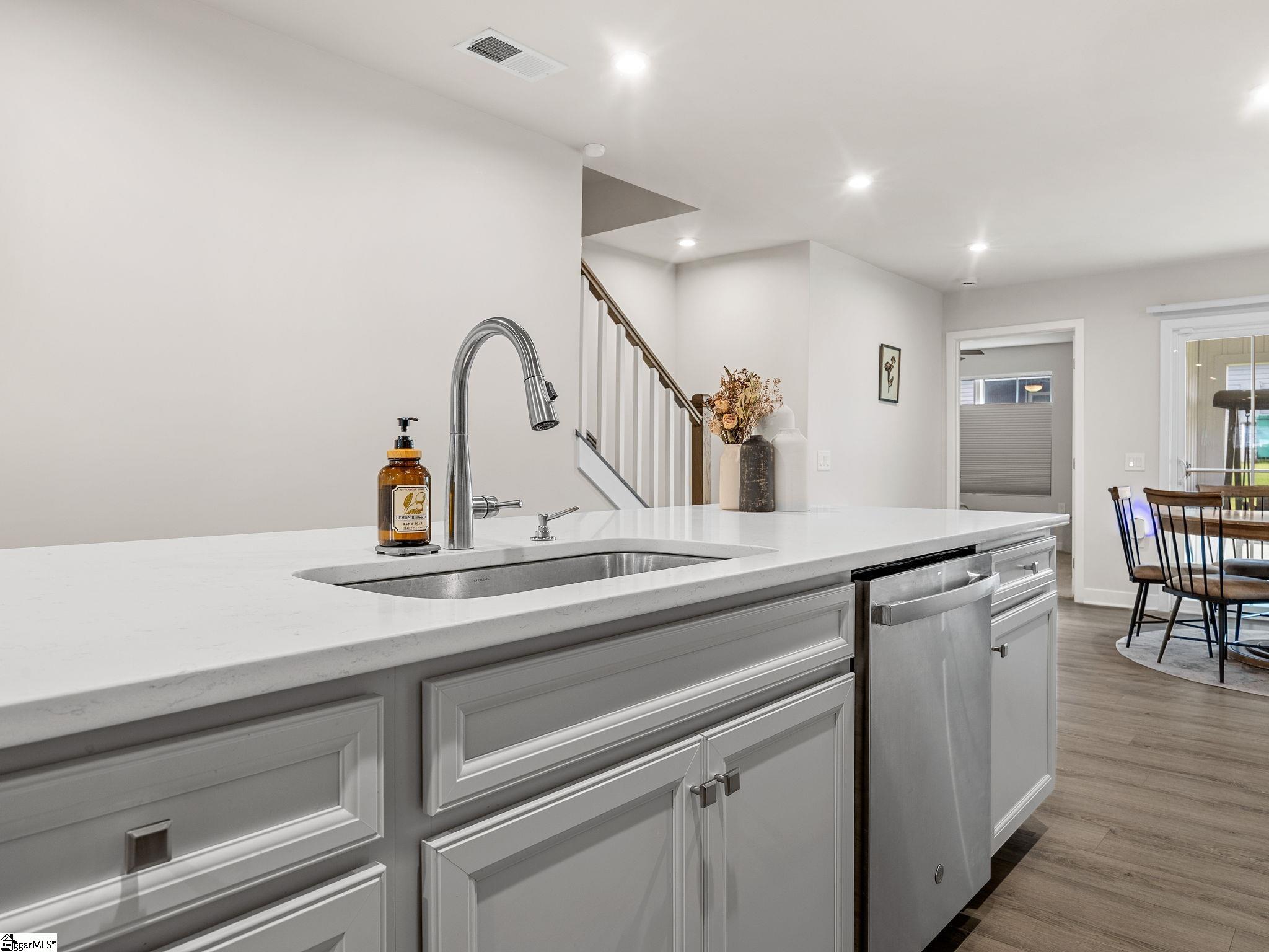 424 Leasowe Lane Property Photo 12
