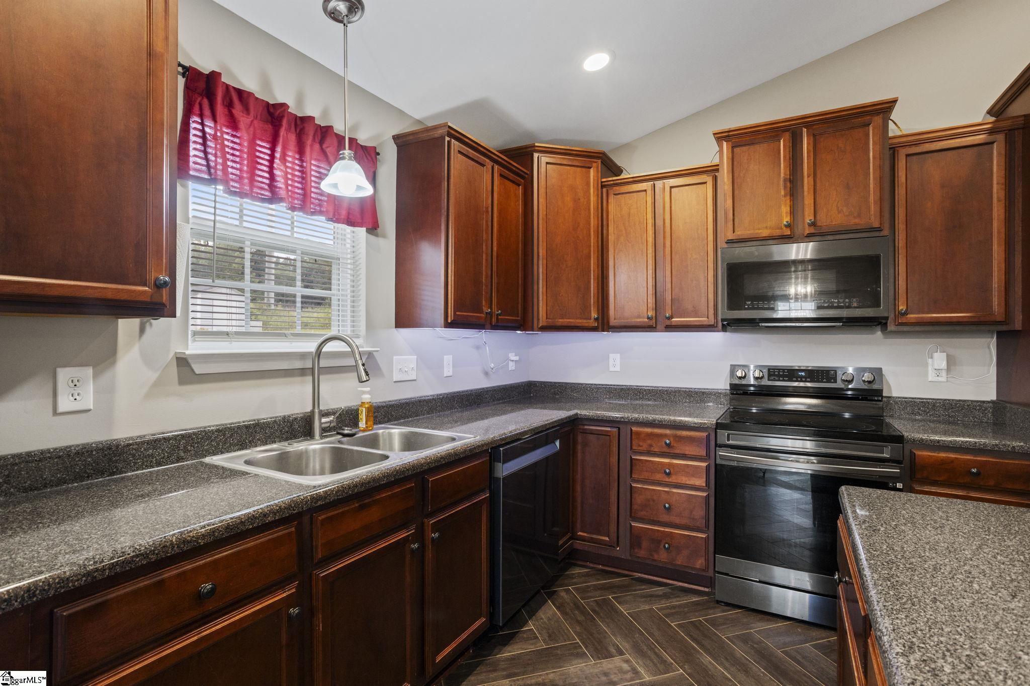 271 Walcott Drive Property Photo 2