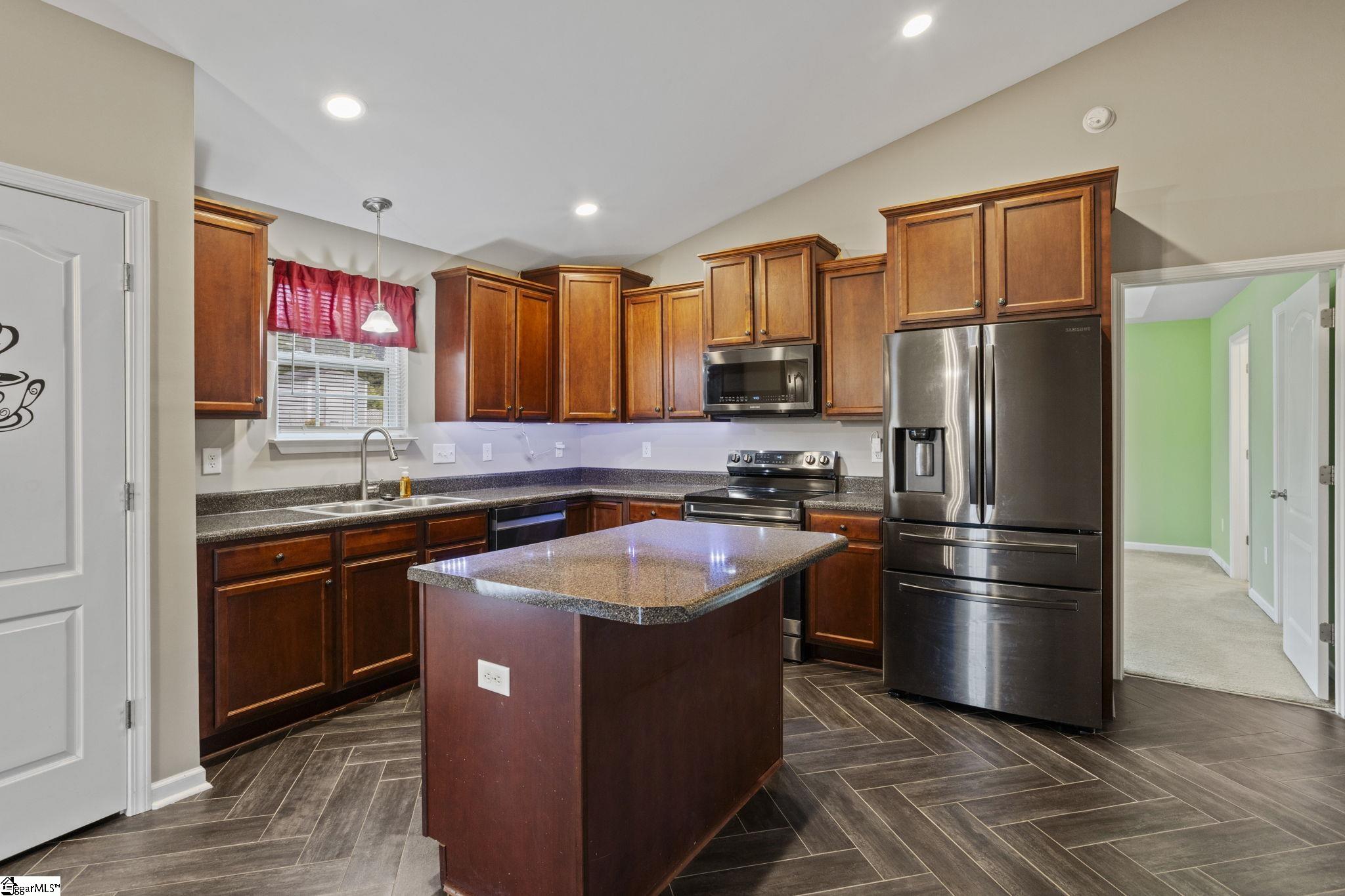 271 Walcott Drive Property Photo 3