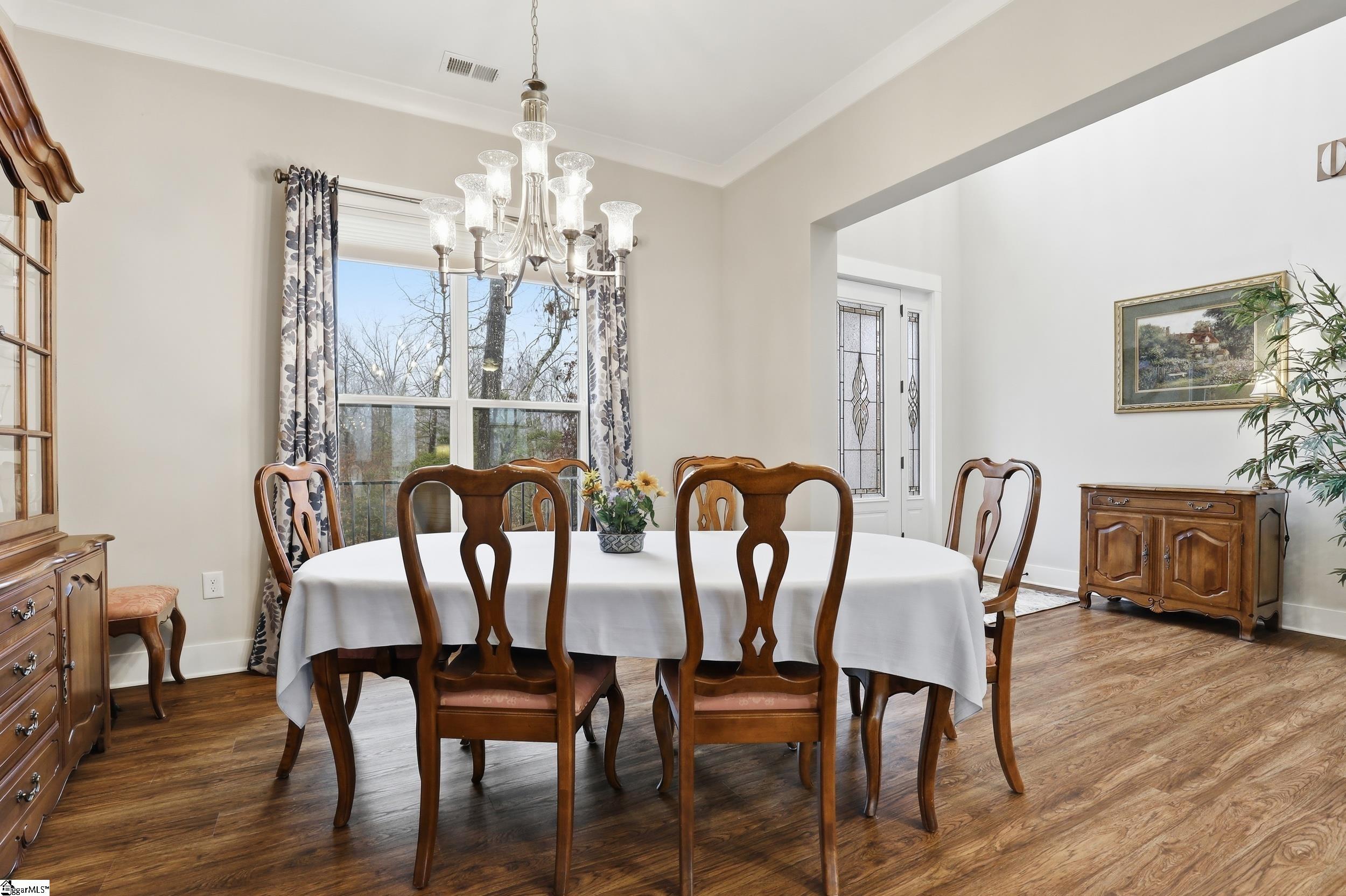 555 Riverstead Drive Property Photo 8