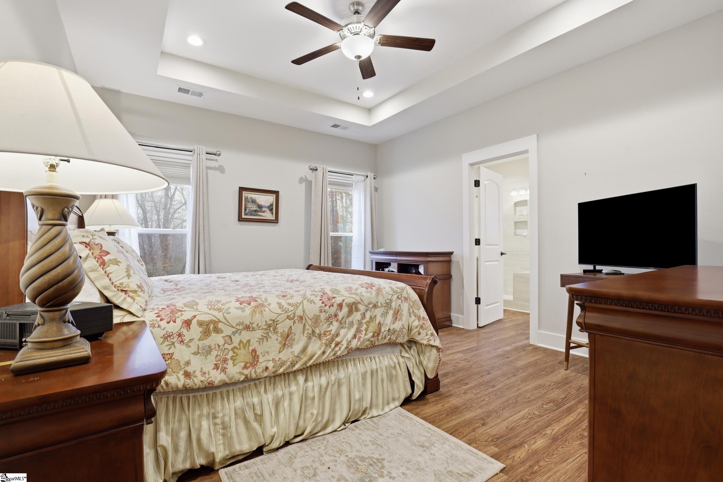 555 Riverstead Drive Property Photo 14